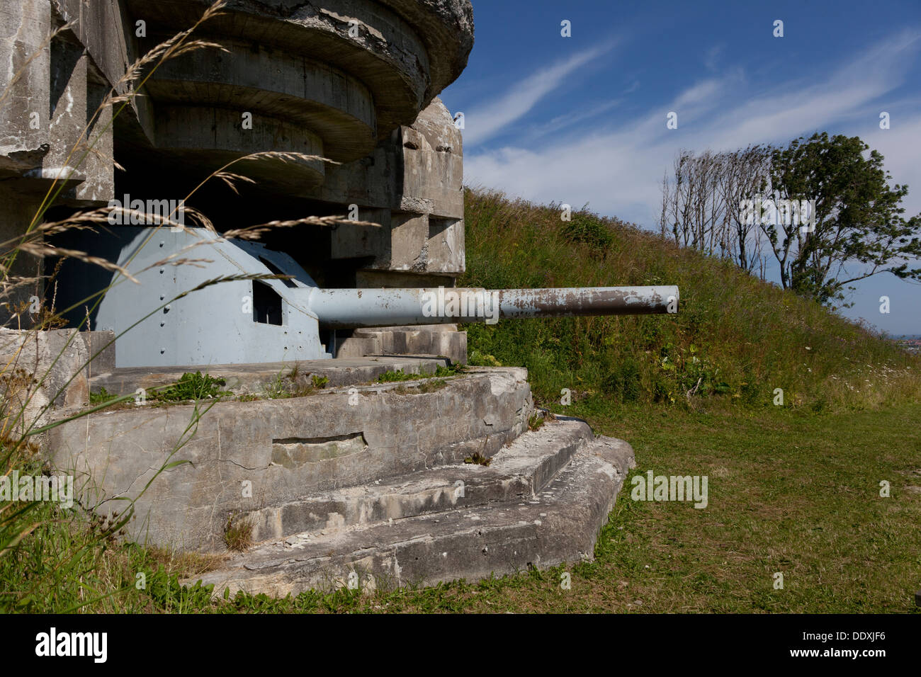 Grande WW2 bunker con il cannone a Bangsbo, Danimarca. Foto Stock