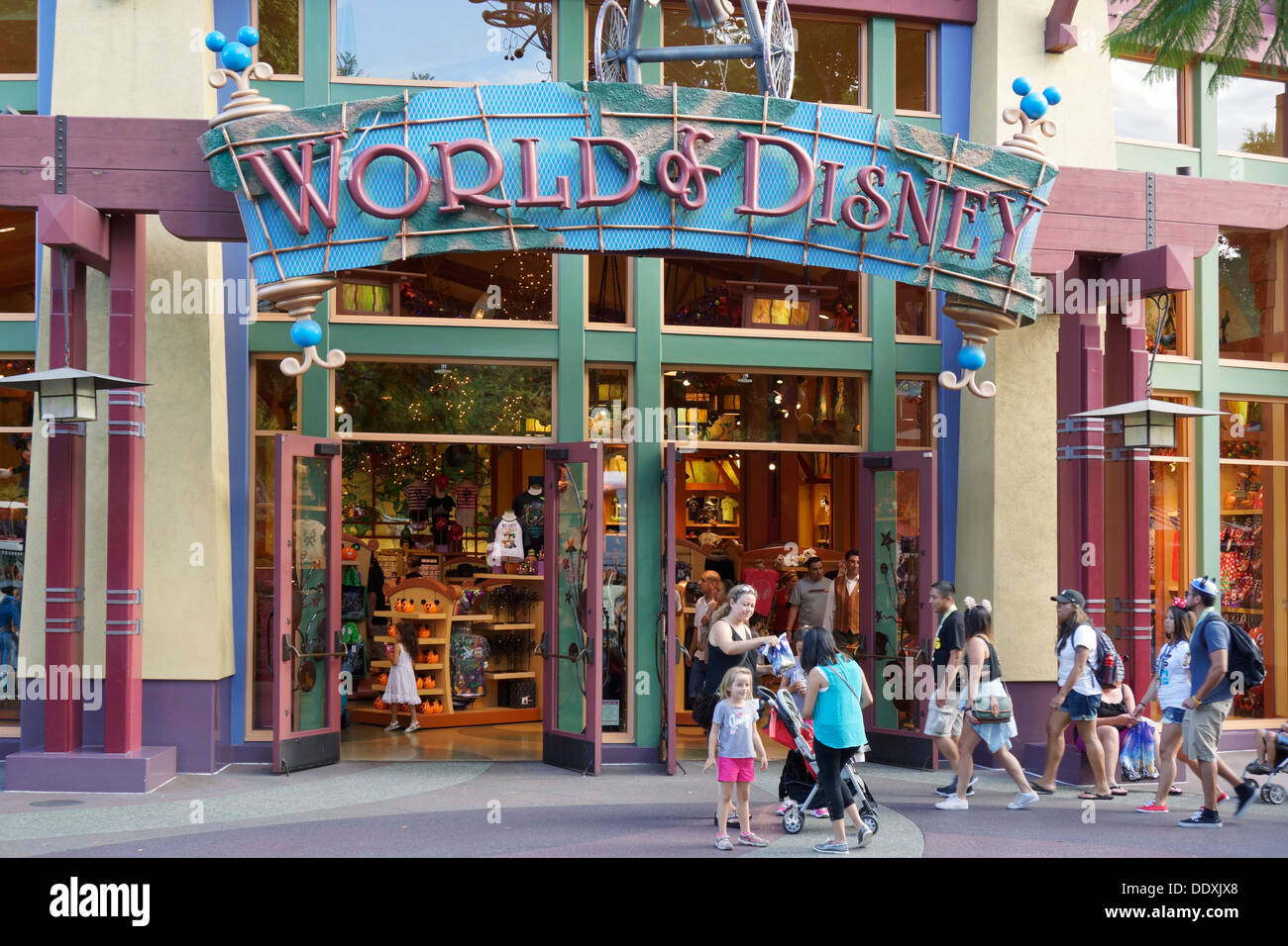 Mondo di Disney Store, Disneyland Downtown, Anaheim, California Foto Stock