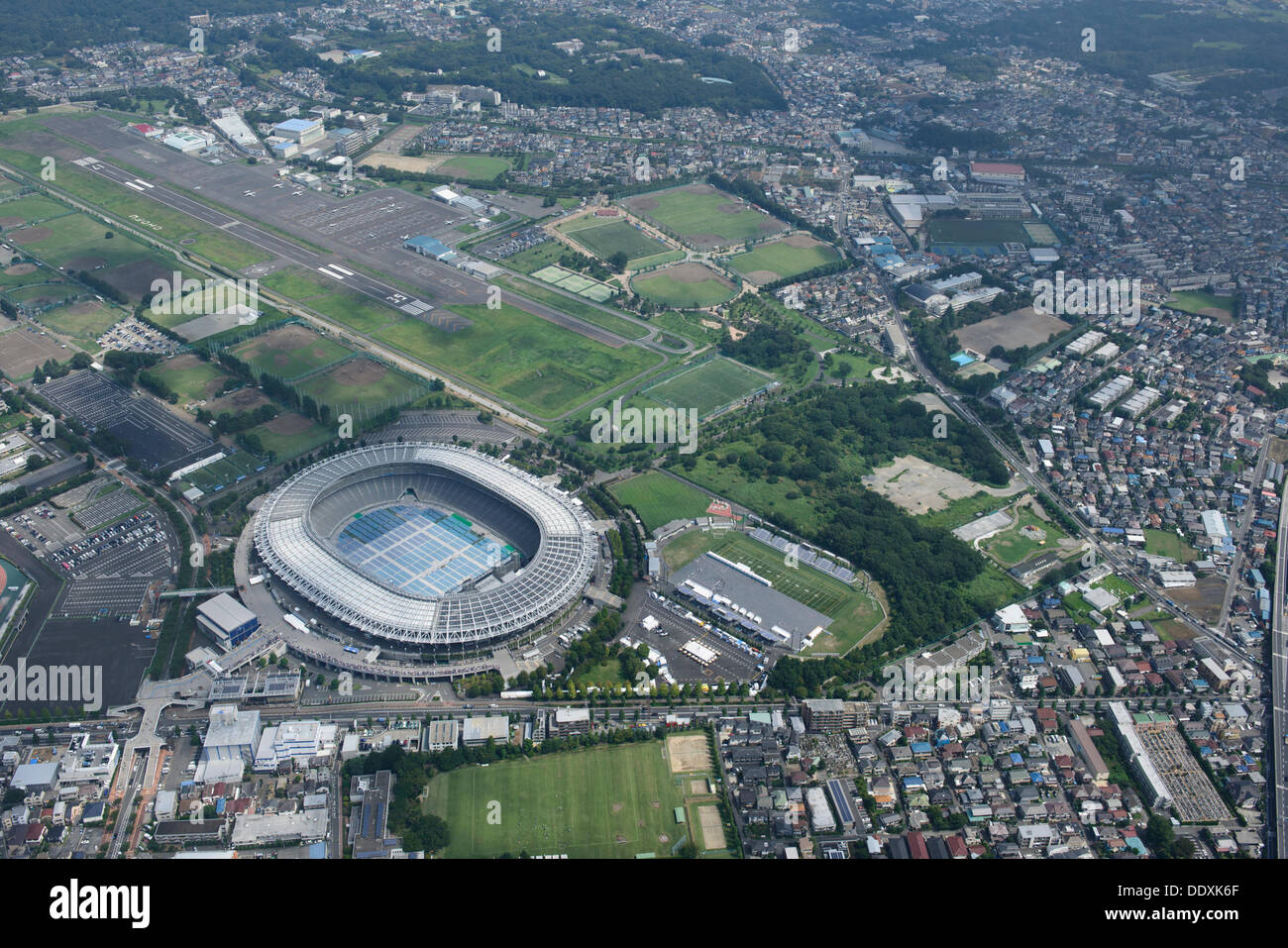 Musashino Forest Park e il centro sportivo: Tokyo, Giappone: Vista aerea del luogo proposto per il 2020 Giochi olimpici estivi. (Foto di AFLO) Foto Stock