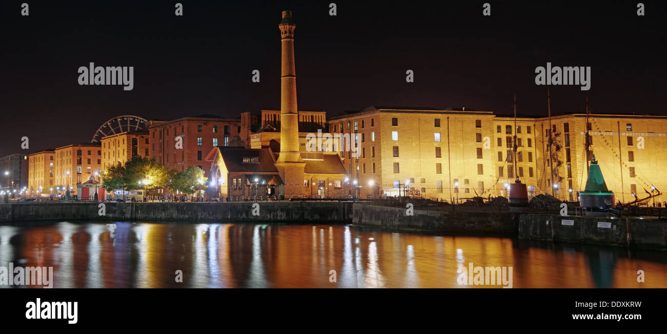 Albert Dock Liverpool di notte , Merseyside , Inghilterra , REGNO UNITO ora blu Foto Stock