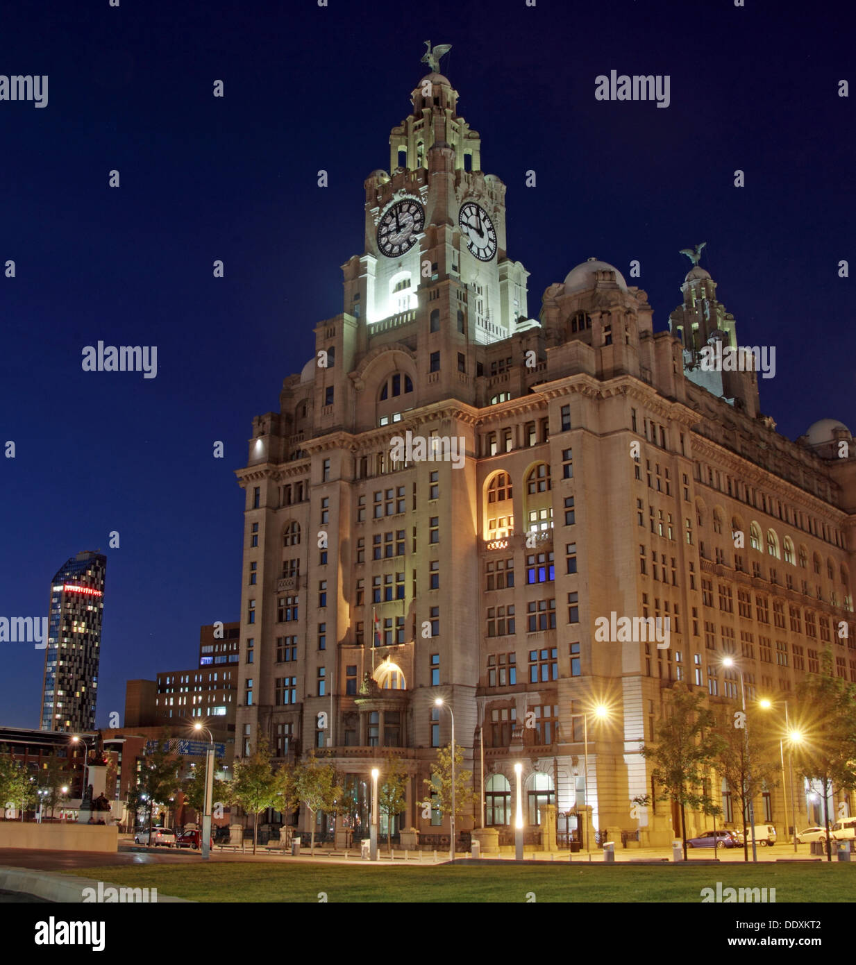 Pier Head Liver Building al crepuscolo Liverpool Merseyside England Regno Unito Foto Stock