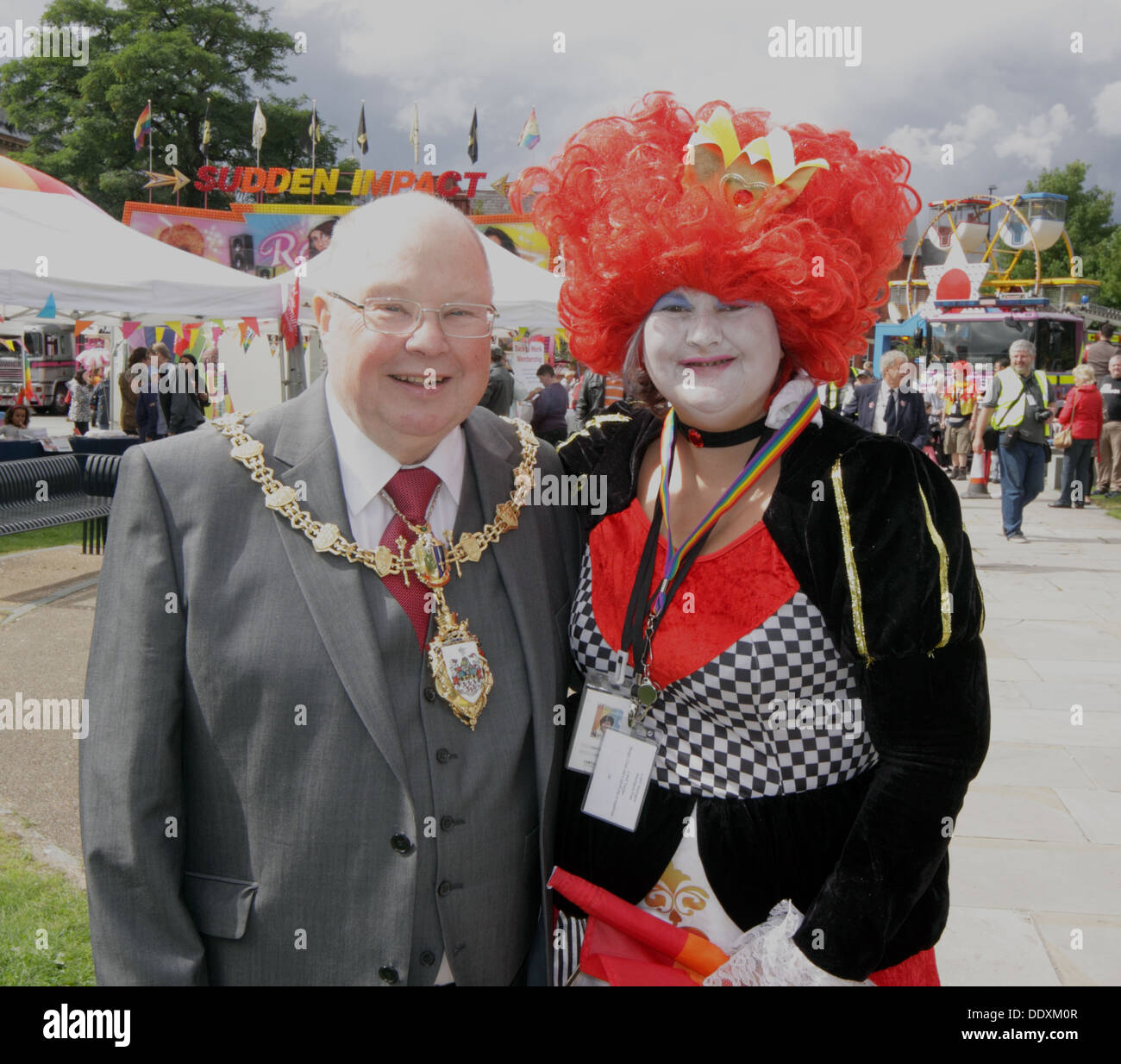Sindaco Peter Carey & Clair Haslam a Warrington orgoglio Settembre 2013 Cheshire England Regno Unito WA1 Foto Stock