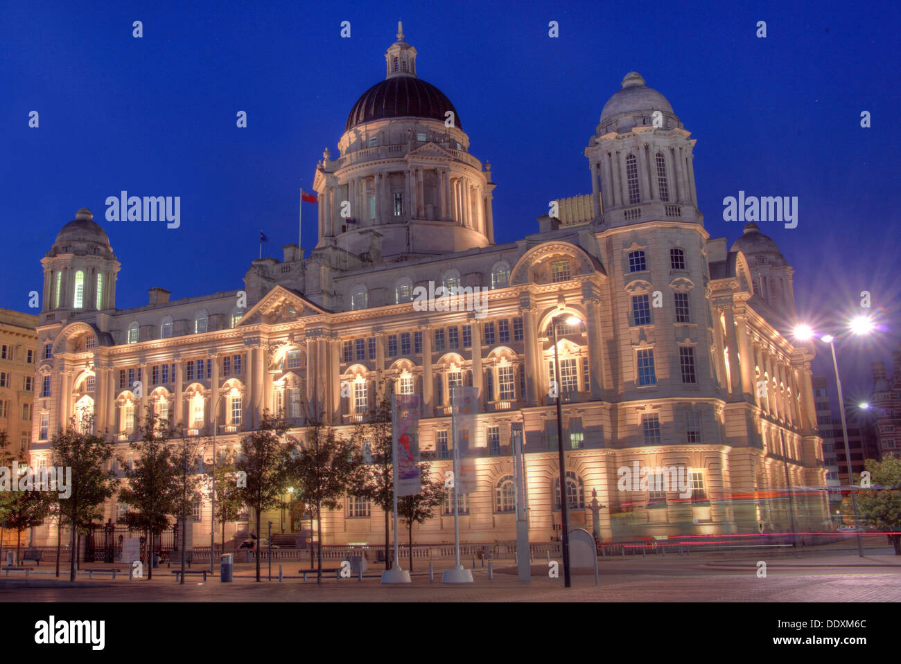 Testa del molo del porto di Liverpool durante le ore notturne Merseyside England Regno Unito Foto Stock