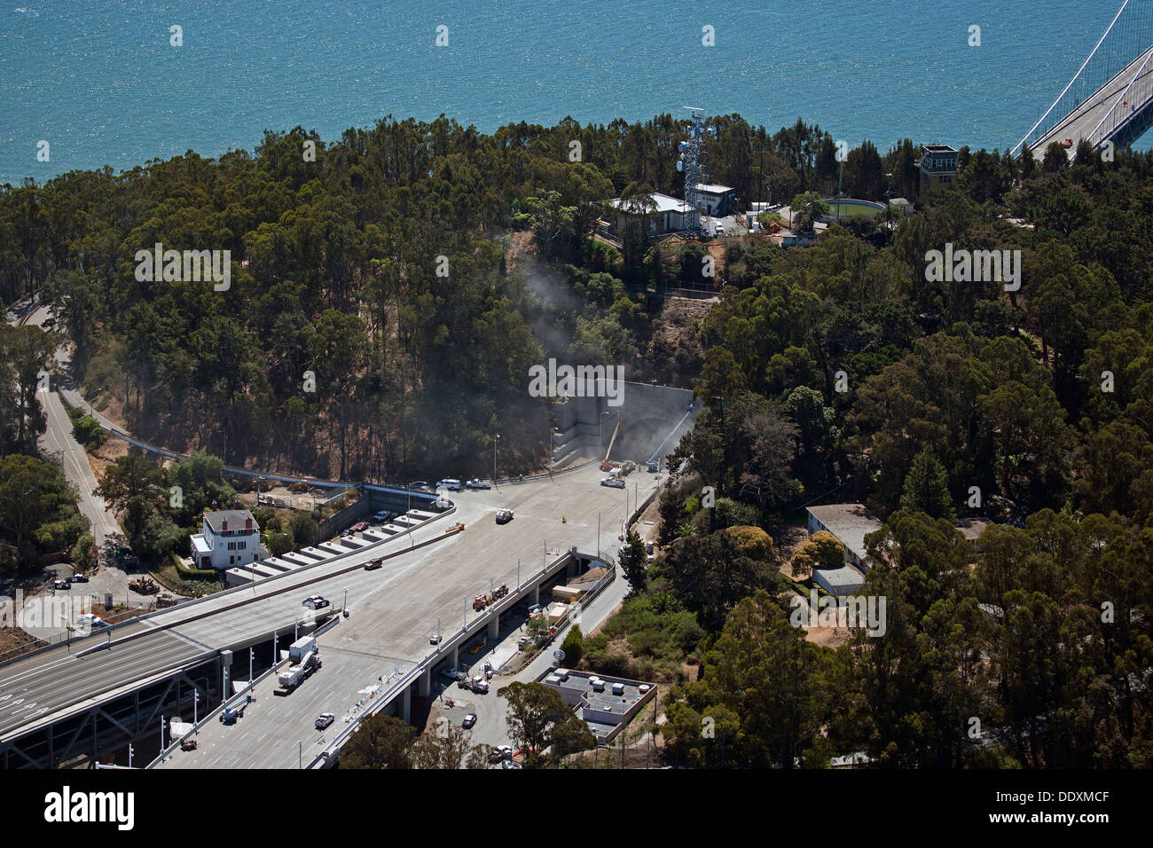 Fotografia aerea di San Francisco Oakland Bay Bridge costruzione al Yerba Buena Island tunnel Foto Stock