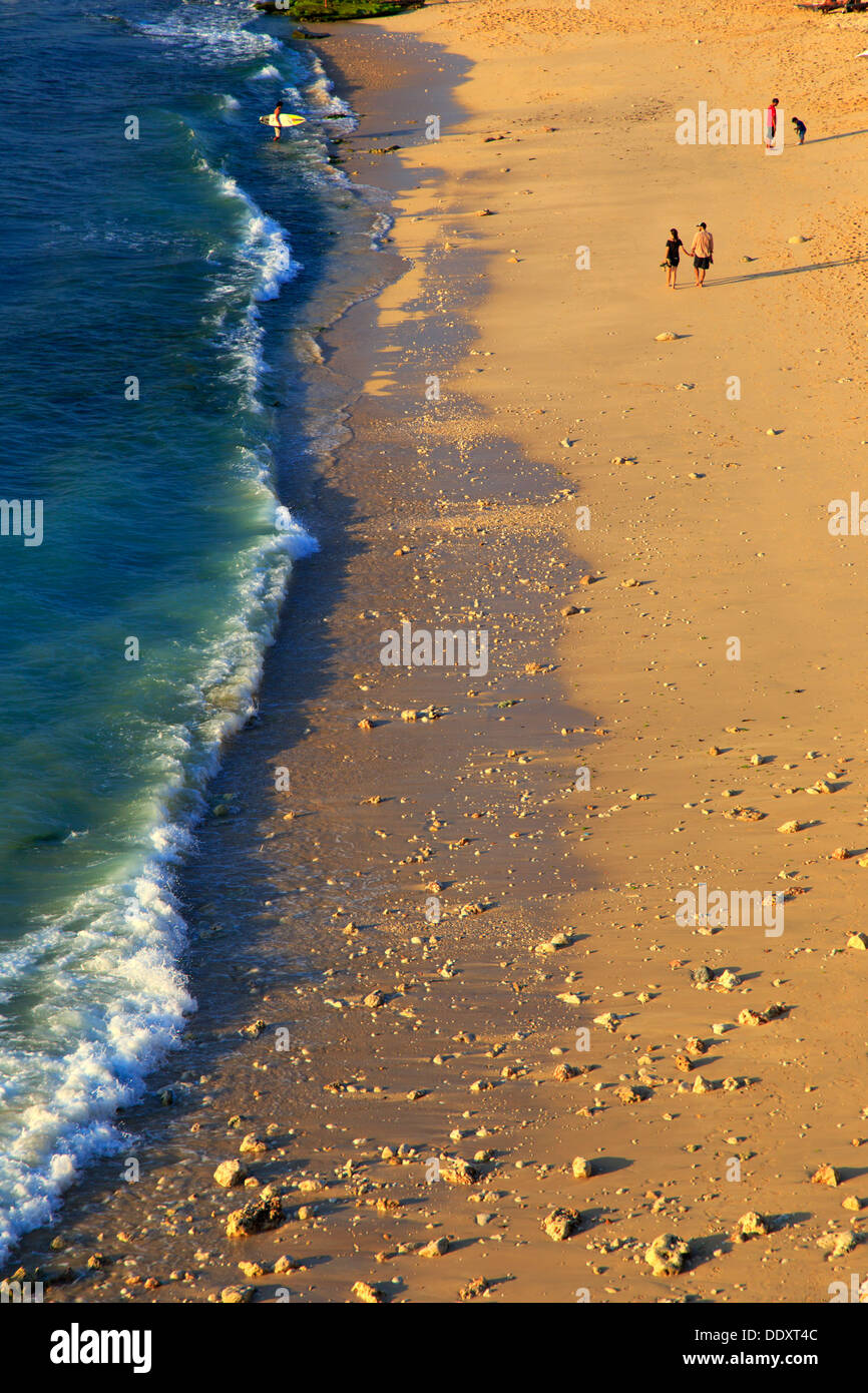 Bali, Bukit Peninsula, Balangan Beach, un popolare backpacker e surfer's destinazione nel sud di Bali Foto Stock