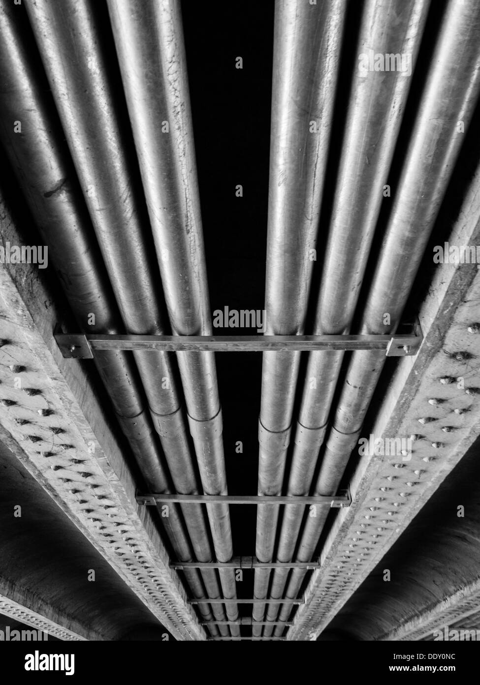 La parte inferiore di un ponte lungo il canale di Nottingham. Nottingham, Regno Unito Regno Unito Foto Stock