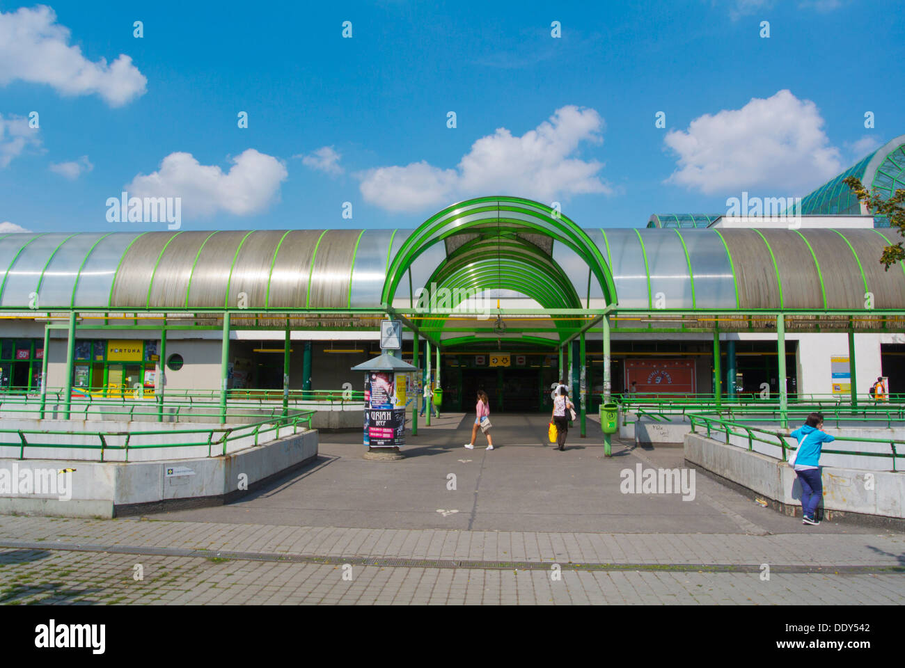 Cerny Most la stazione della metropolitana di trasporto esterno mozzo Cerny  Most quartiere Praga Repubblica Ceca Europa Foto stock - Alamy