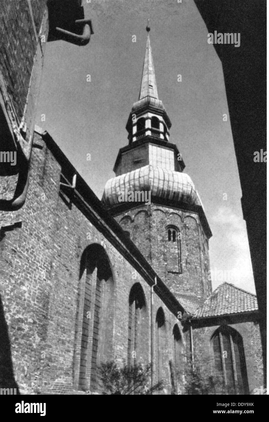 Geografia / viaggio,Germania,Stadio,chiese,St. Cosmae et Damiani,costruito secondo metà 13 ° secolo, vista esterna, 20 ° secolo, 13 ° secolo, 20 ° secolo, bassa Sassonia, stile gotico, periodo gotico, gotico mattoni rossi, religione, religioni, cristianesimo, campanile, torre della chiesa, campanile, campanile, torri, cosma e Damiano, Germania del Nord, Germania, Europa centrale, torre campanaria, campanile, edifici medievali, non disponibili, chiesa medievale, diritti di abbellimento, chiesa, chiesa medievale, chiesa, ulteriori, chiesa medievale, non disponibili Foto Stock