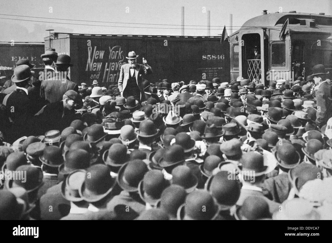 Eugene Victor Debs, Unione Americana leader, affrontando una folla, il ventesimo secolo. Artista: sconosciuto Foto Stock