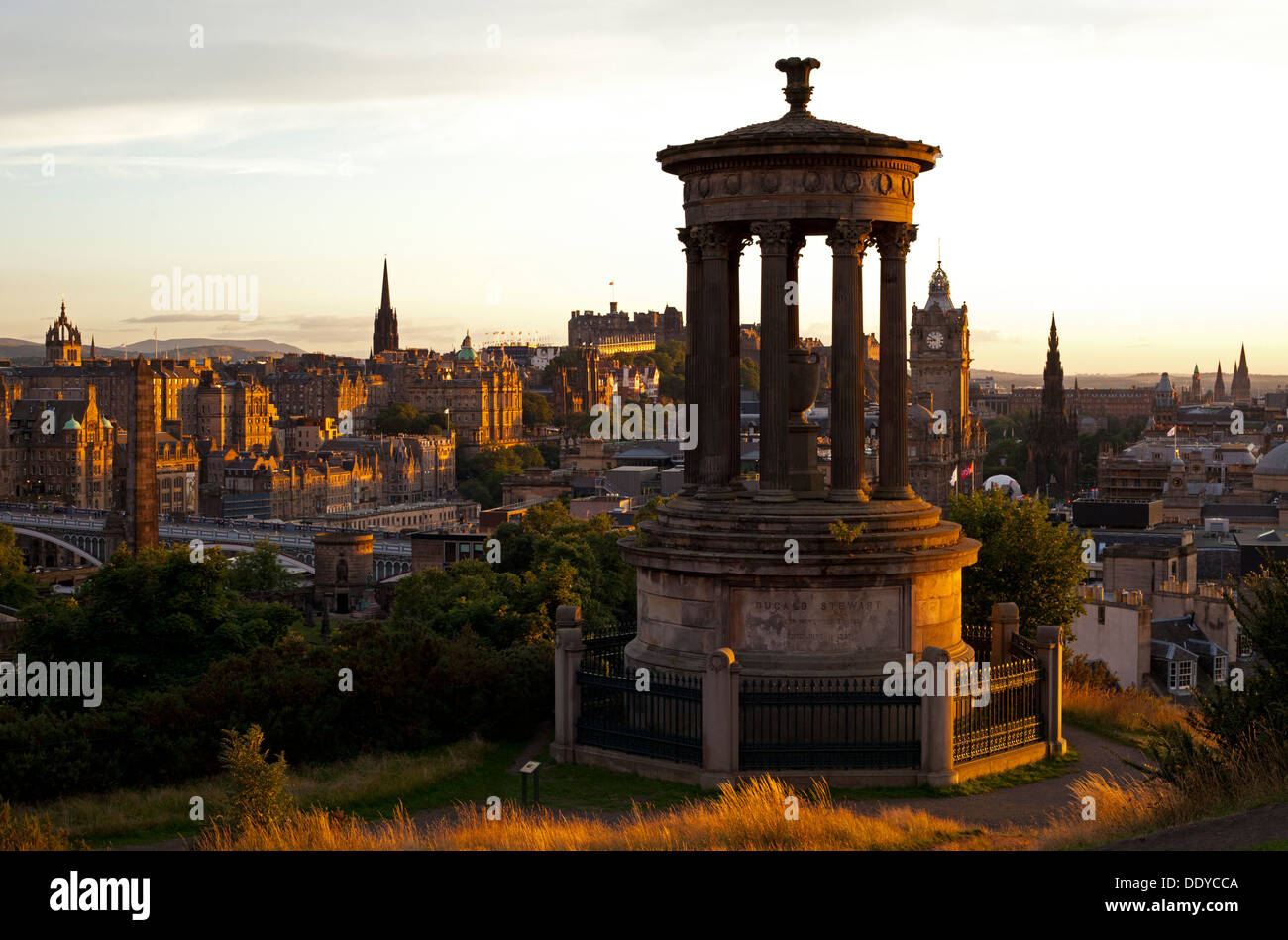 Edinburgh, Calton Hill, Dugald Stewart monumento al tramonto, Scotland Regno Unito Foto Stock