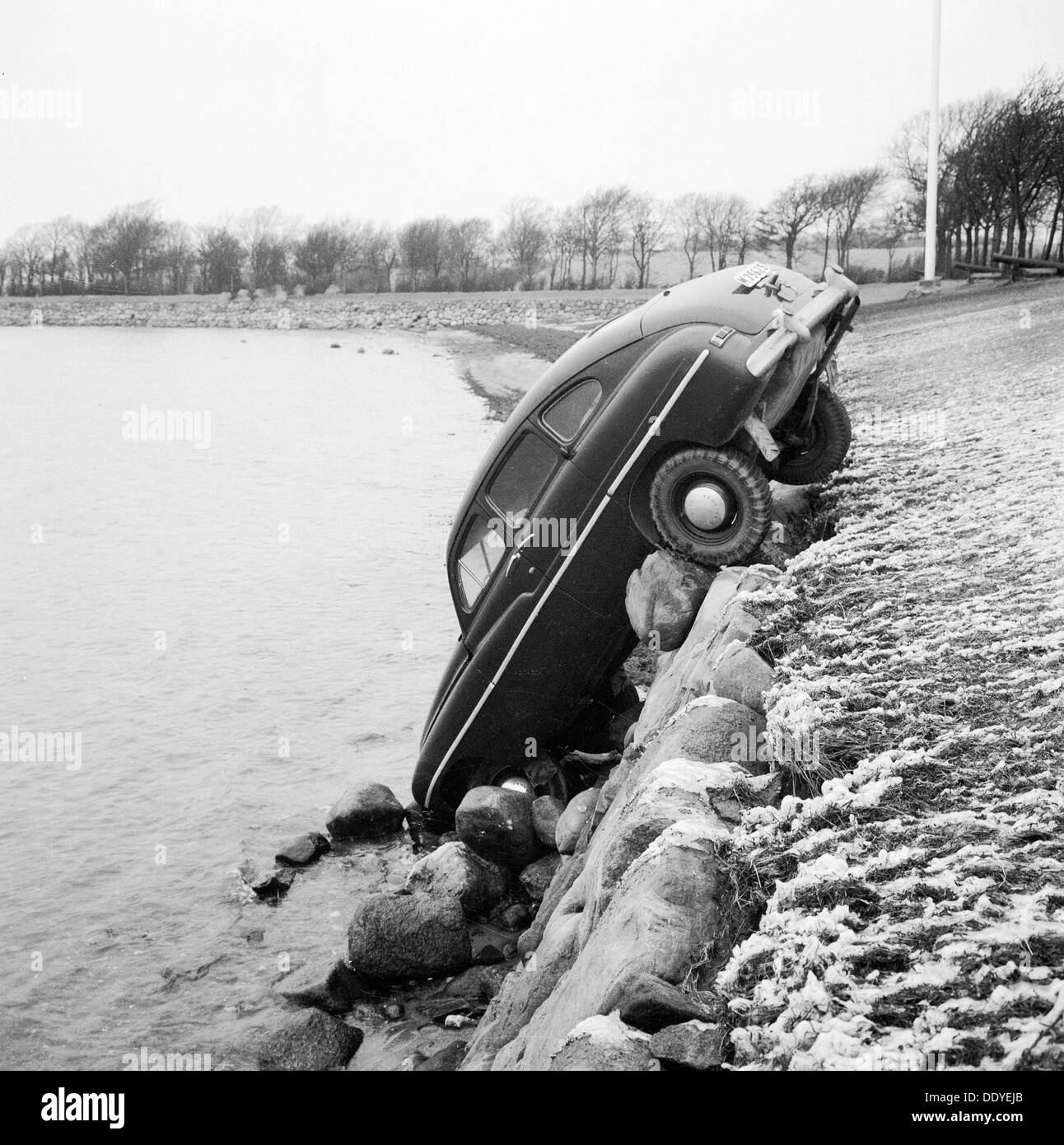 Un incidente di automobile, Landskrona, Svezia, 1959. Artista: sconosciuto Foto Stock