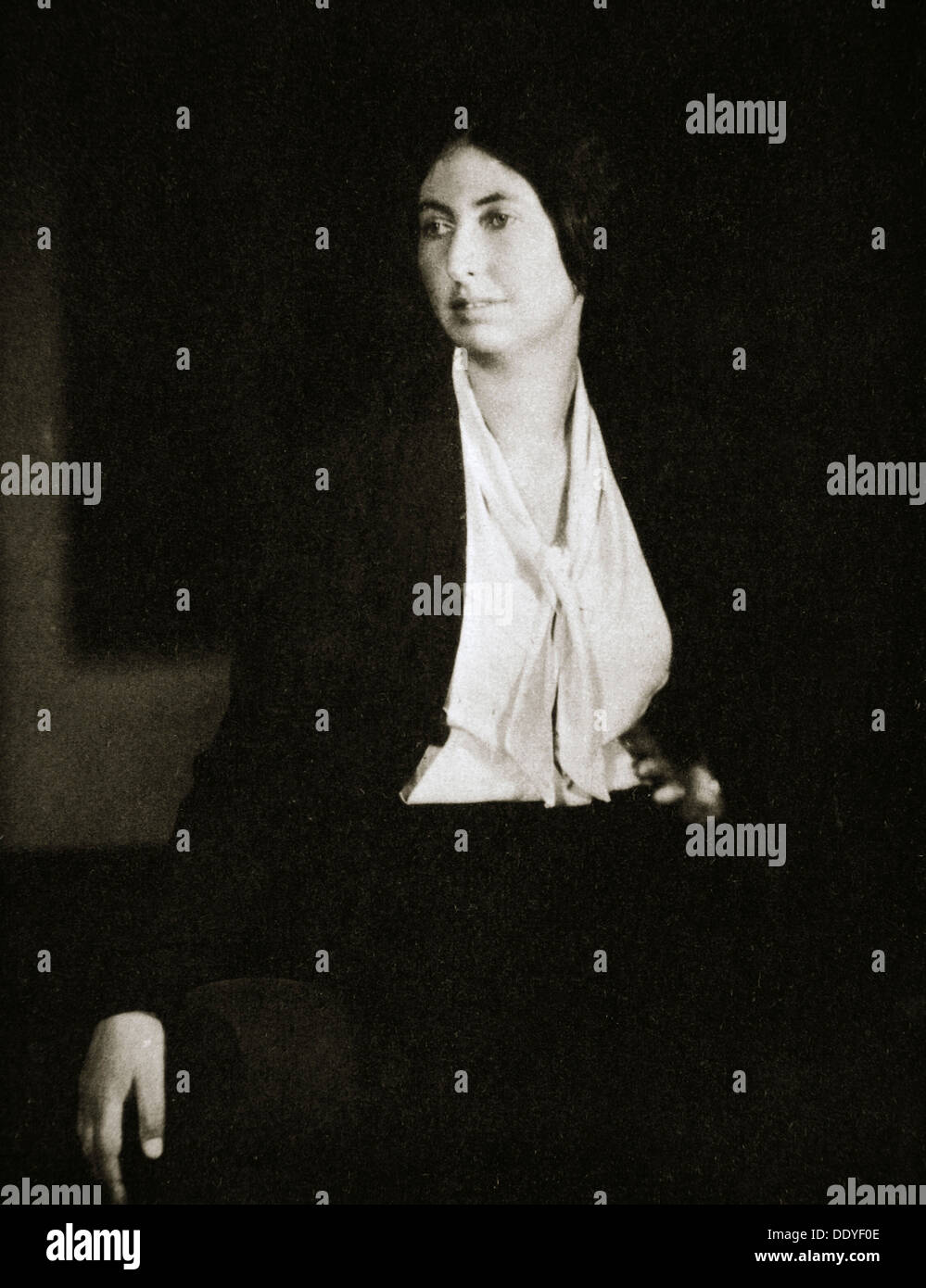 Margaret Kennedy, romanziere inglese e drammaturgo, metà 1920s. Artista: sconosciuto Foto Stock