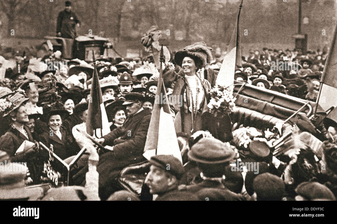 Britsh suffragette Emmeline Pethick-Lawrence il rilascio dalla prigione, 17 aprile 1909. Artista: sconosciuto Foto Stock