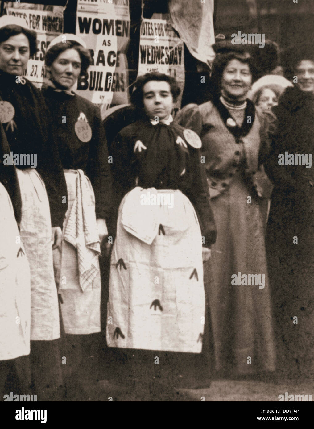 Ada Flatman, suffragette inglesi, a una dimostrazione ha organizzato a Liverpool, 1909. Artista: sconosciuto Foto Stock