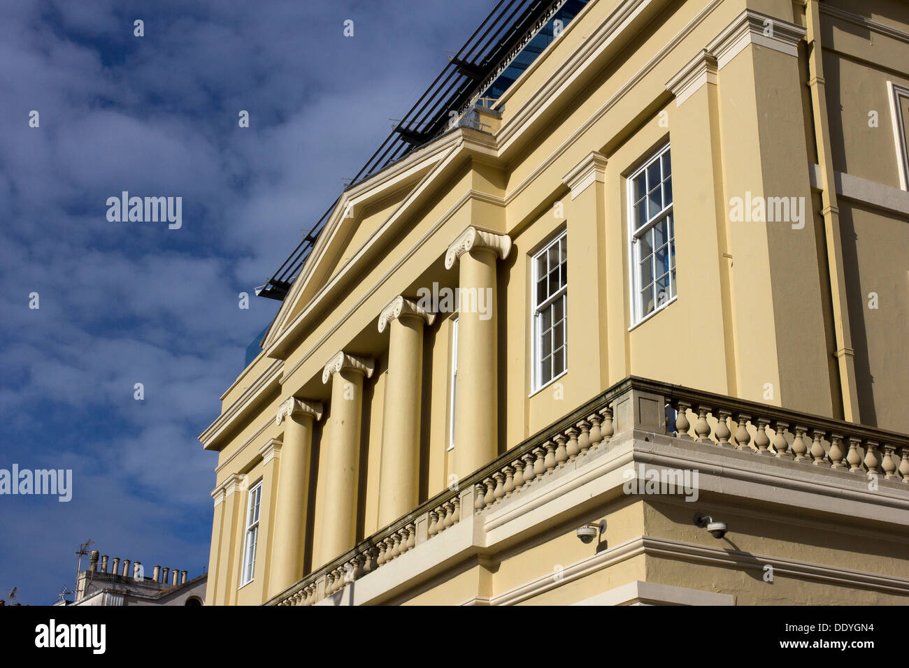 Costruito nel 1826 dal signore Courtenay, questa multa neo-classico edificio è stato progettato da William Patey come la città della lettura e assemblée Foto Stock