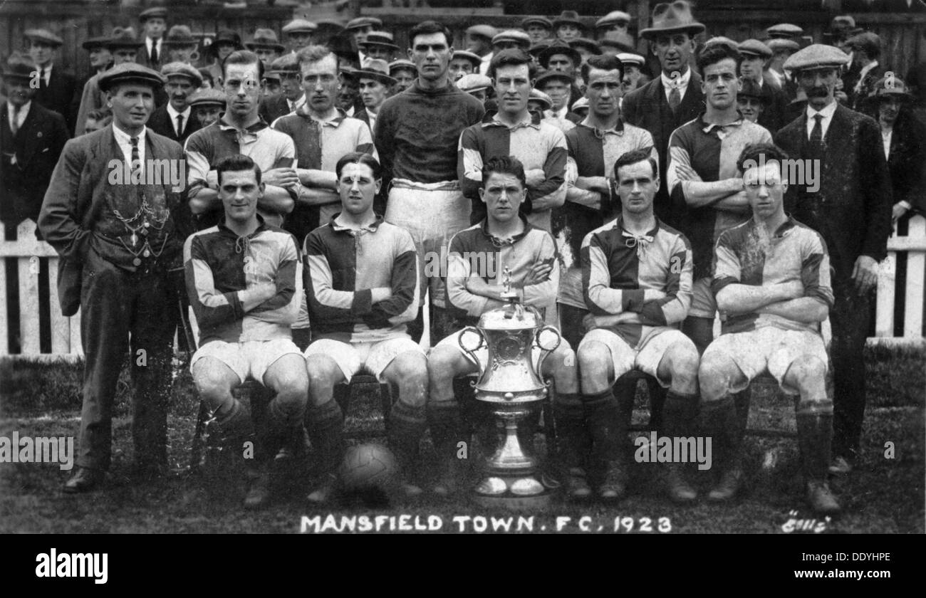 Mansfield Town Football Club team fotografia, 1923. Artista: Ellis Foto Stock