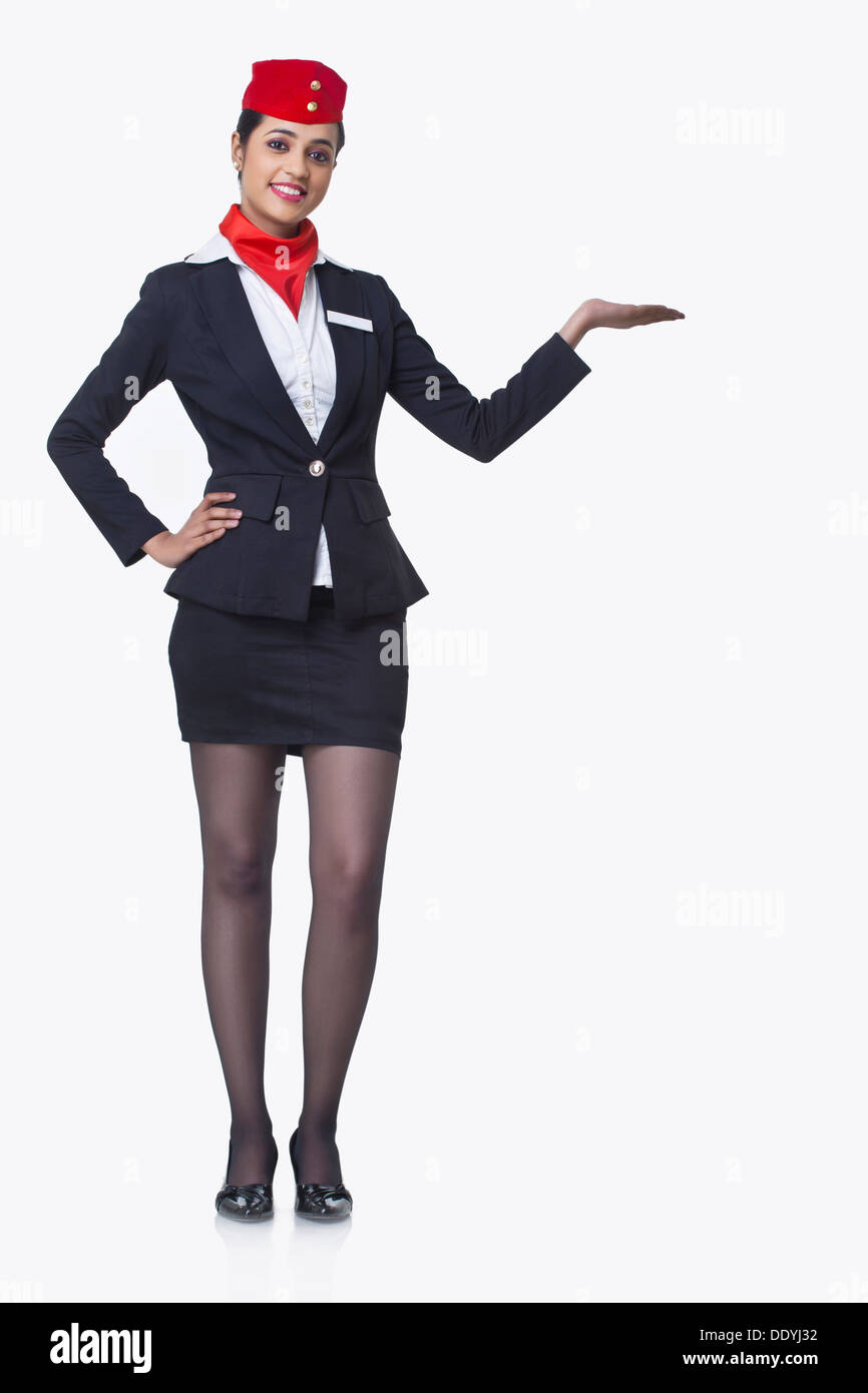 Ritratto di un azienda airhostess invisibile prodotto isolato su sfondo bianco Foto Stock