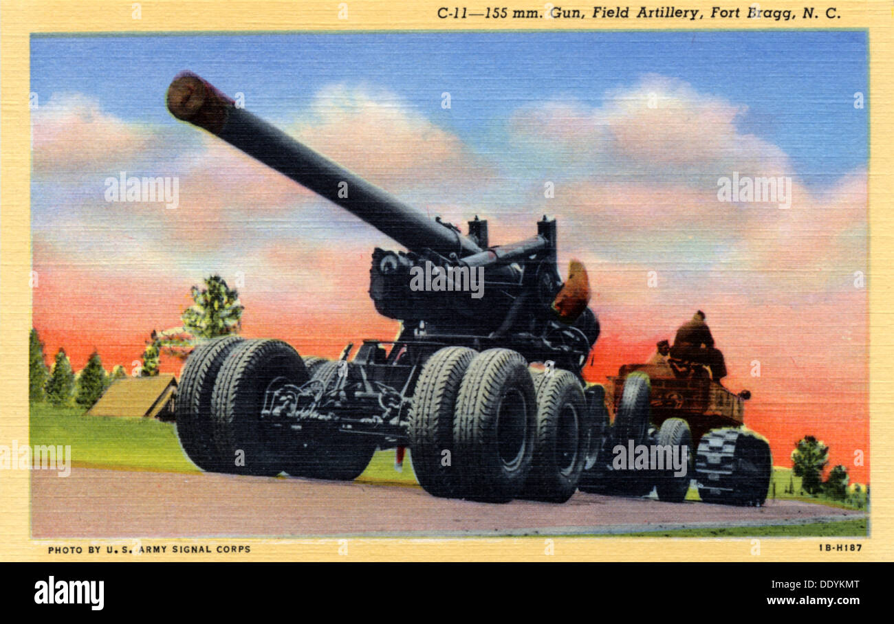 155mm gun, campo artiglieria, Fort Bragg, North Carolina, Stati Uniti d'America, 1941. Artista: US Army Signal Corps Foto Stock