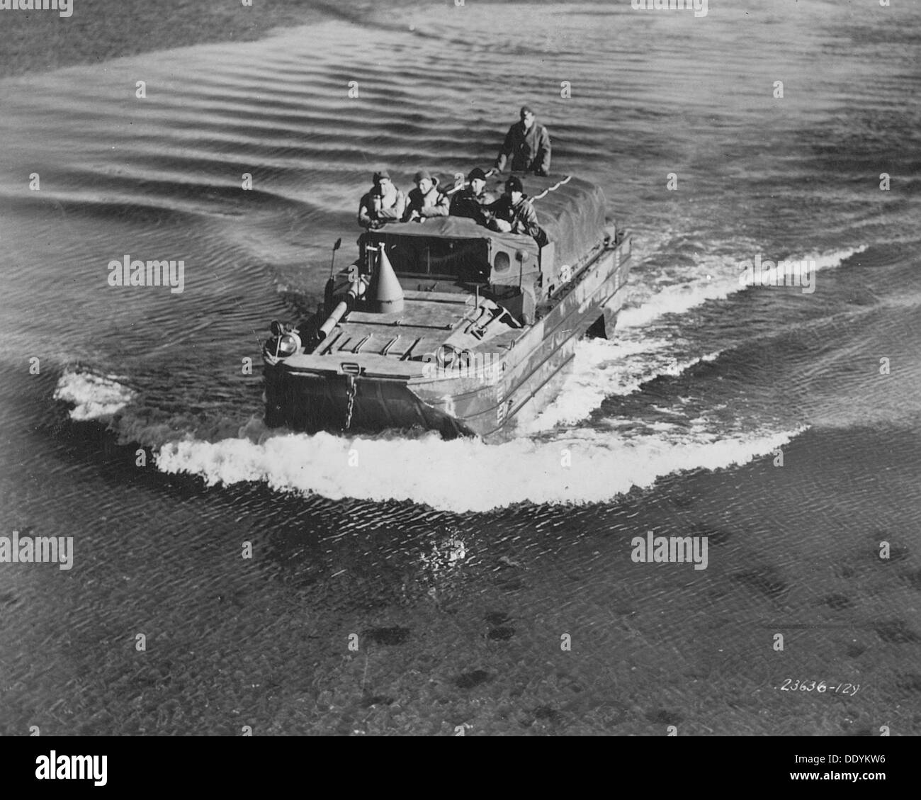 GMC DUKW veicolo anfibio, Fort Sheridan, Illinois, Stati Uniti d'America, 1940s. Artista: sconosciuto Foto Stock