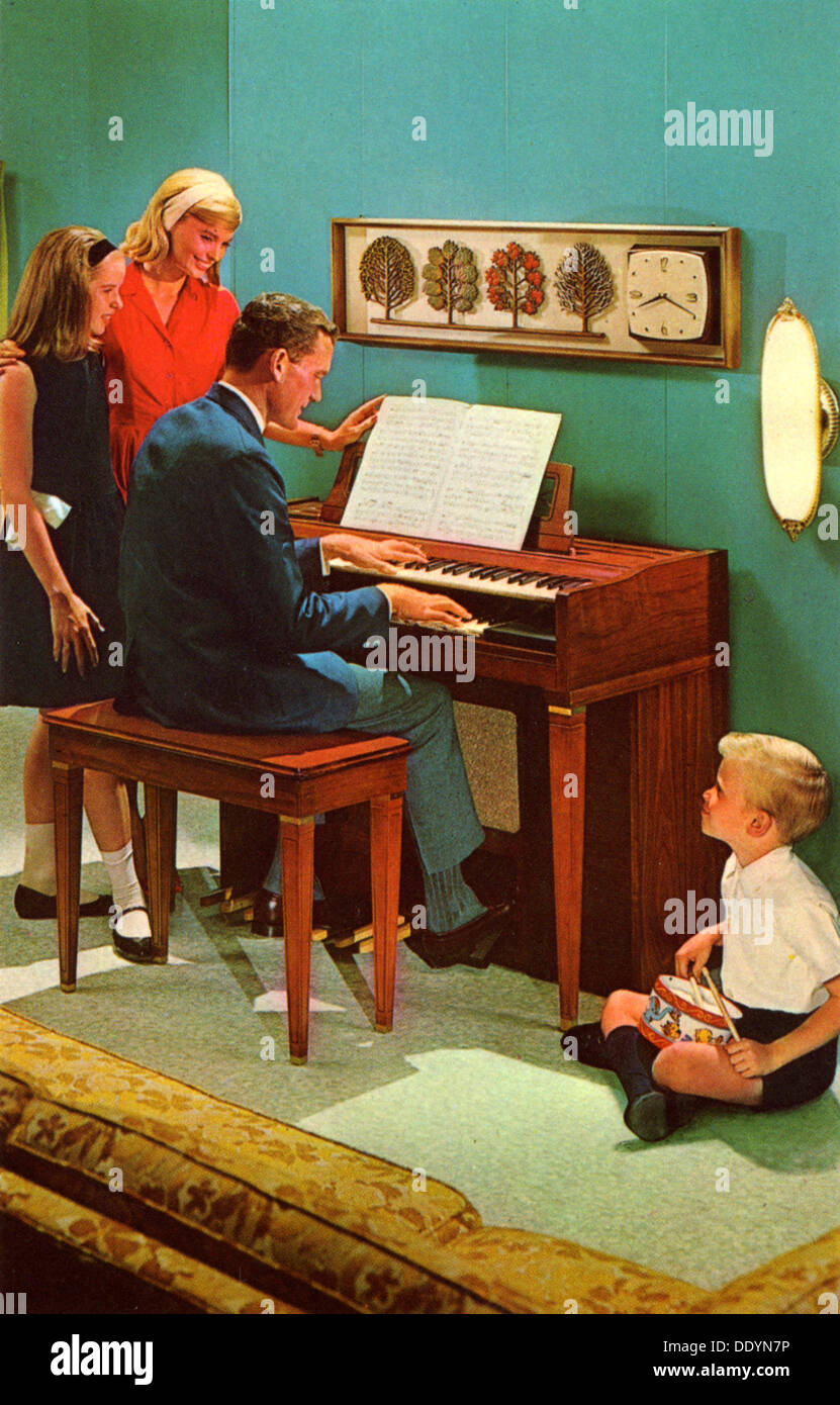 Famiglia con un Wurlitzer organo 4040, De Kalb, Illinois, Stati Uniti d'America, 1964. Artista: sconosciuto Foto Stock