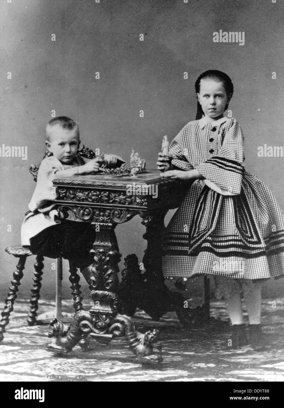 Il Granduca Sergei Alexandrovich e la Granduchessa Maria Alexandrovna della Russia, 1860. Artista: sconosciuto Foto Stock