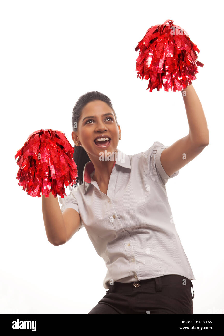 Happy cheer leader con pompon isolate su sfondo bianco Foto Stock