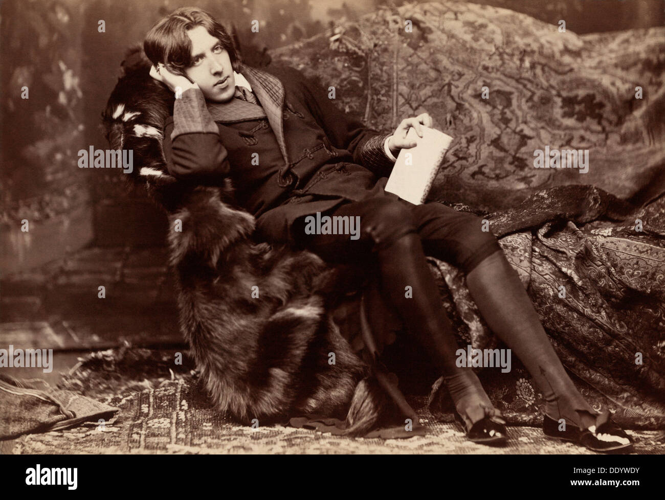 Oscar WiIde, scrittore irlandese, scherzi e drammaturgo, 1882. Artista: Napoleon Sarony Foto Stock