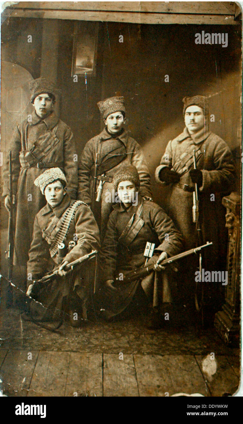 Un gruppo di Rosso soldati dell esercito prima di partire per il fronte, Petrograd, Russia, 1918. Artista: Anon Foto Stock