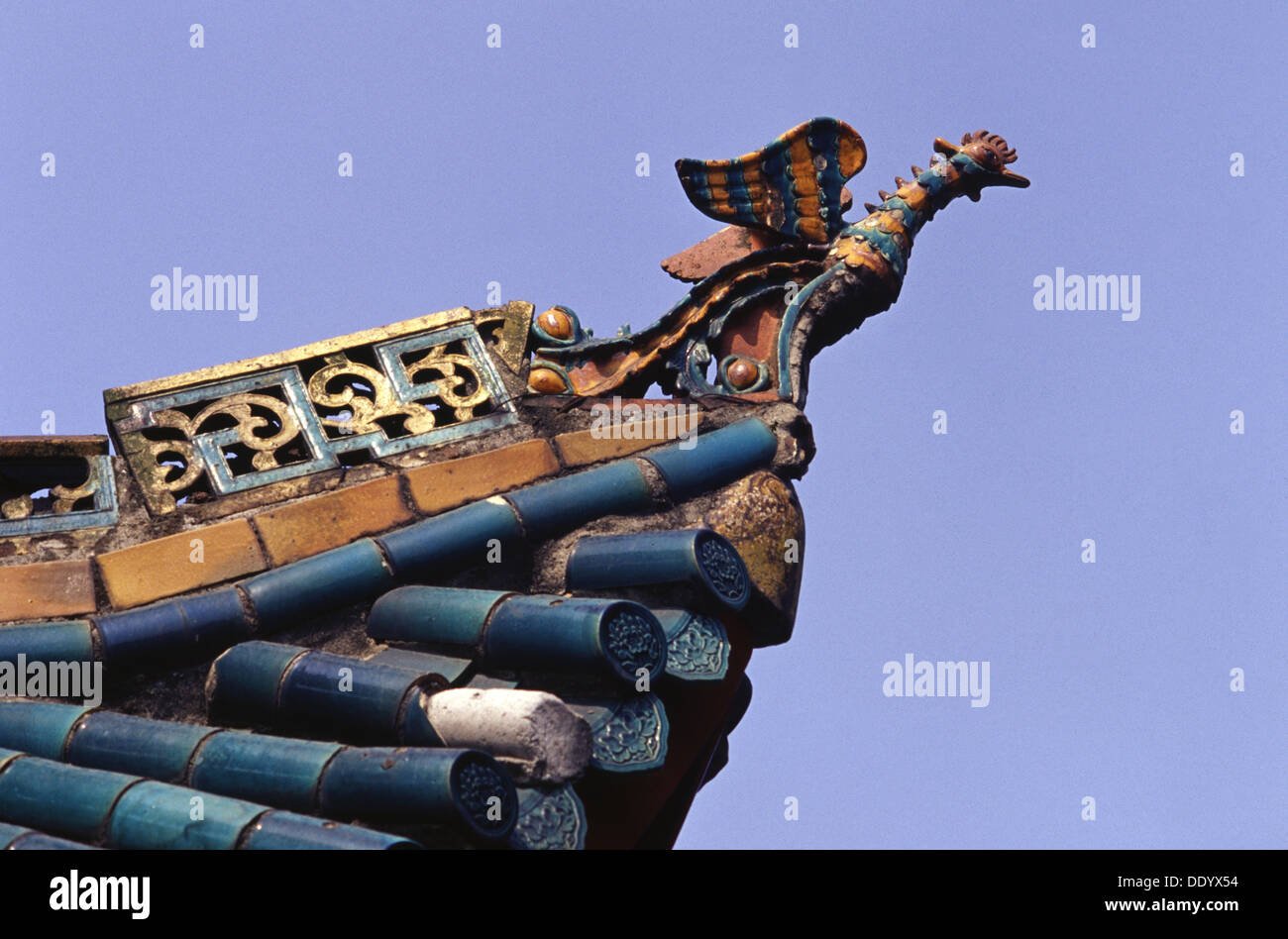Vista di un scolpito gronda rovesciata della torre di Yueyang date dai tre regni periodo (AD 220-280) elencato come uno dei tre grandi torri a sud del fiume Yangtze in Cina. Nella provincia del Hunan in Cina. Foto Stock