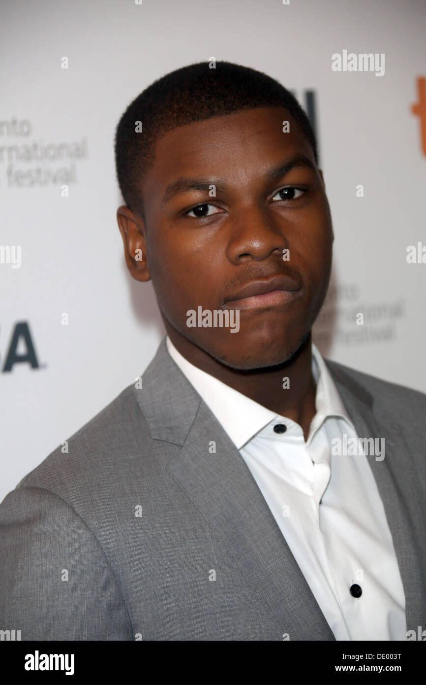 Toronto, Canda. 8 Sep, 2013. Attore britannico John Boyega assiste la premiere di metà di un sole giallo' durante la trentottesima annuale di Toronto International Film Festival aka TIFF a Elgin Theatre di Toronto in Canada il 08 settembre 2013. Foto: Hubert Boesl/dpa/Alamy Live News Foto Stock