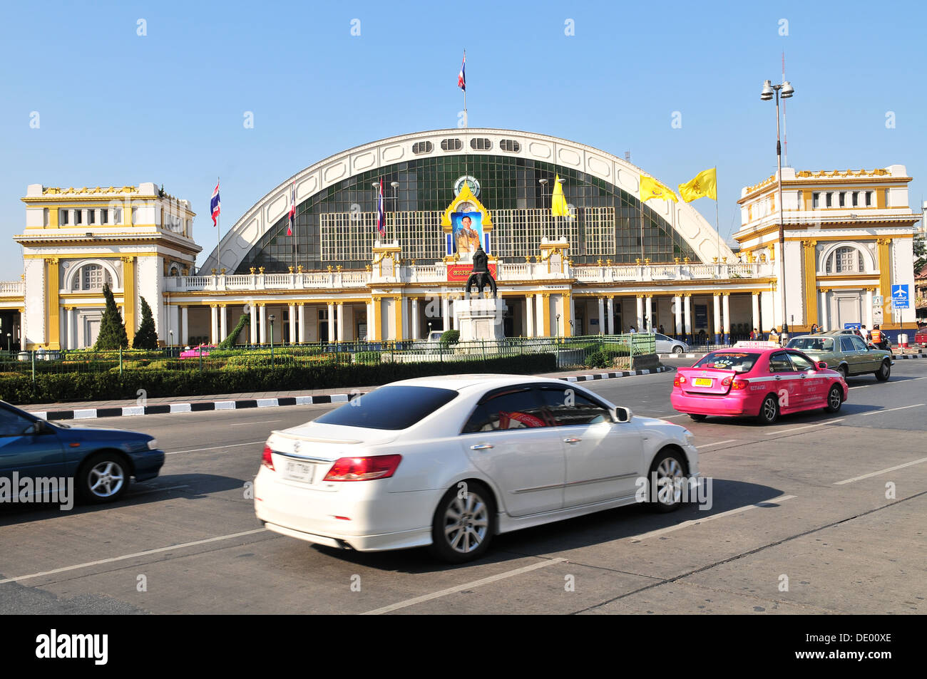 Buon traffico lungo Hua Lampong Railway Station, Bangkok Foto Stock