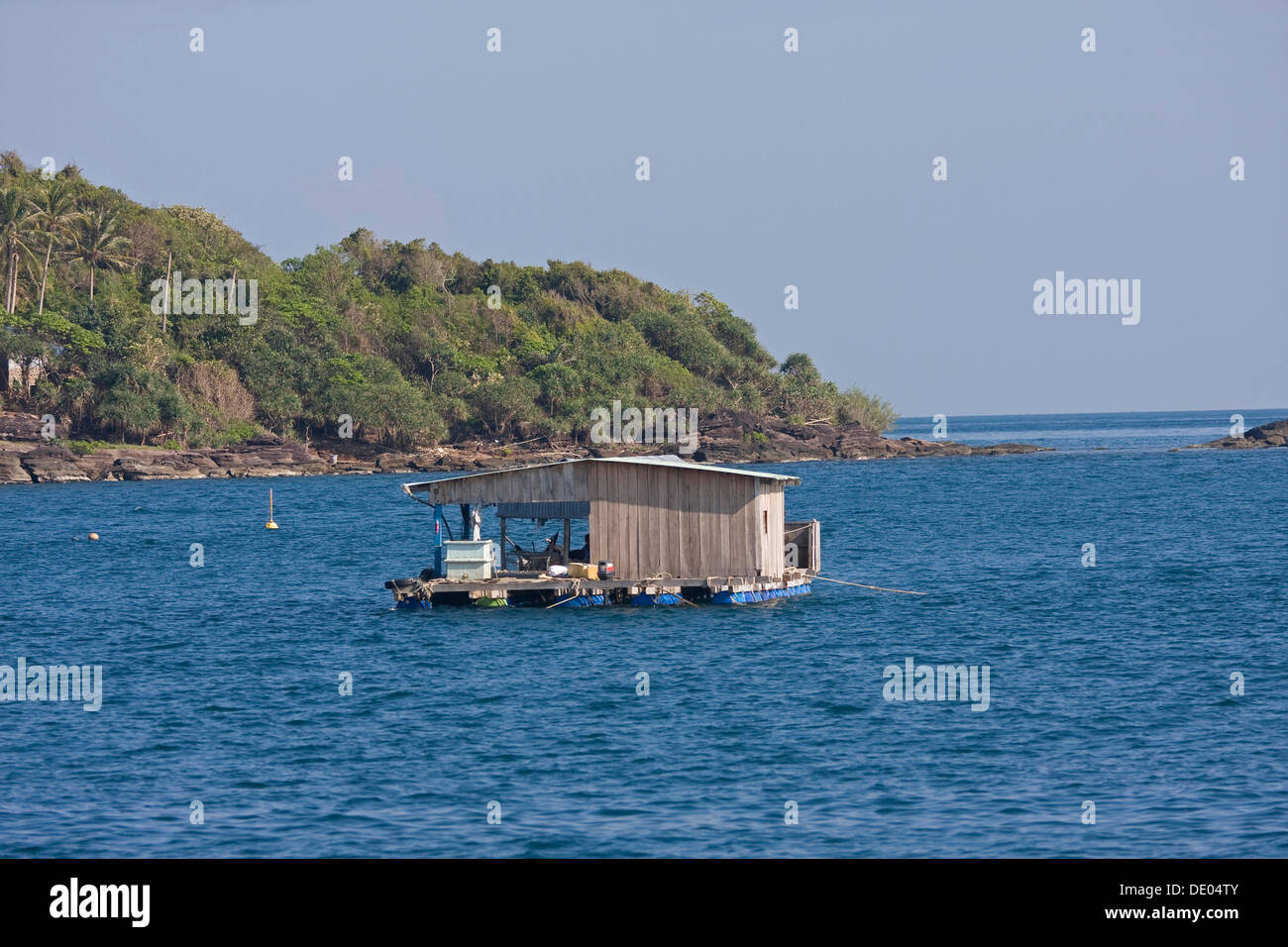 Casa galleggiante al largo dell'isola di Phu Quoc, Vietnam Asia Foto Stock