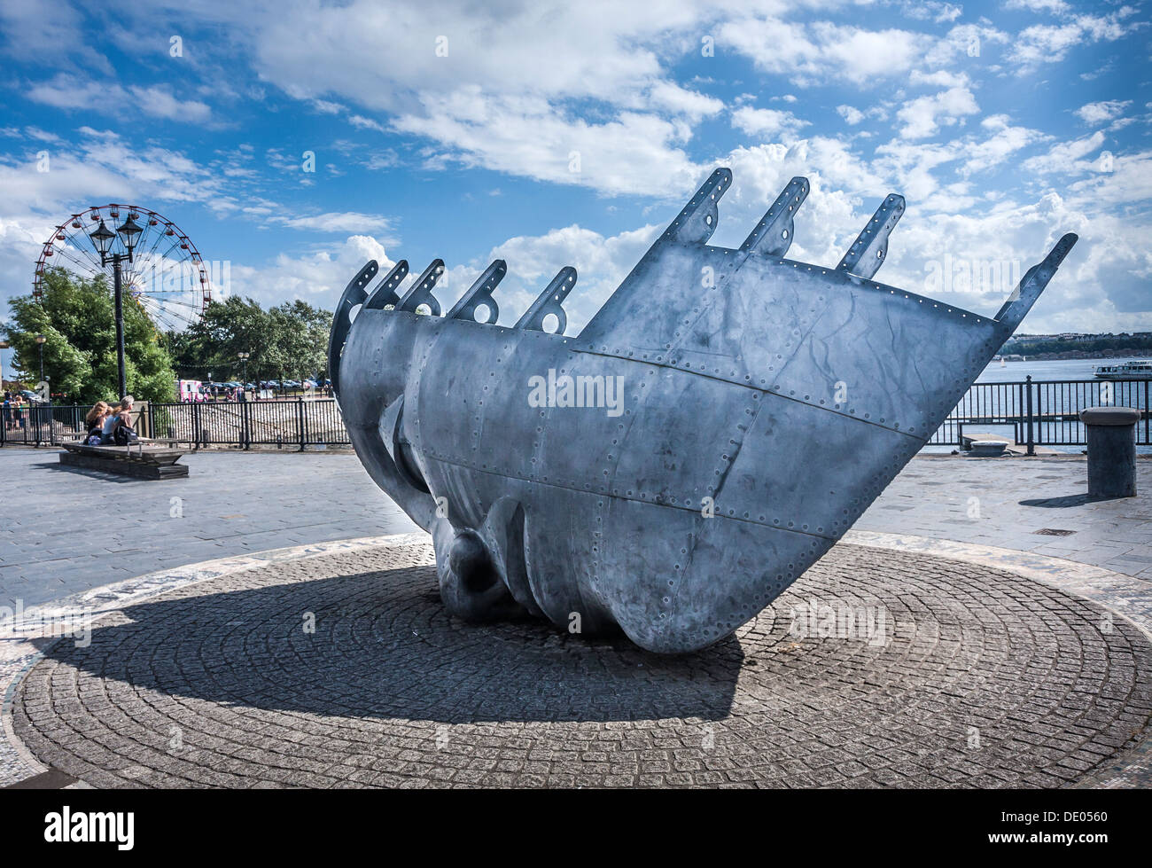 I marittimi mercantili War Memorial, la Baia di Cardiff, Cardiff, Galles Foto Stock