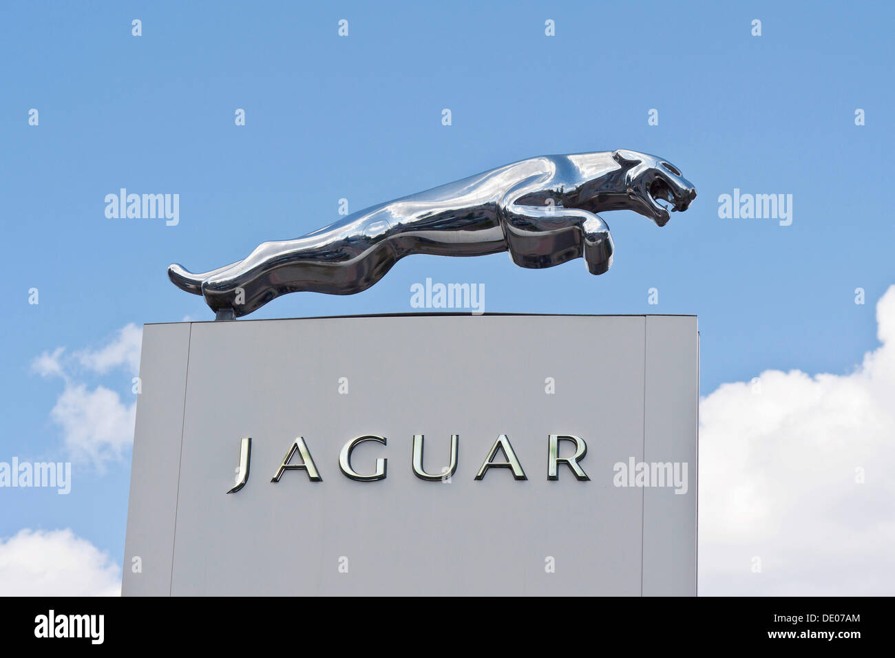 Jaguar Cars Ltd., un britannico di lusso e sportive del costruttore di automobili, logo, scritte Foto Stock