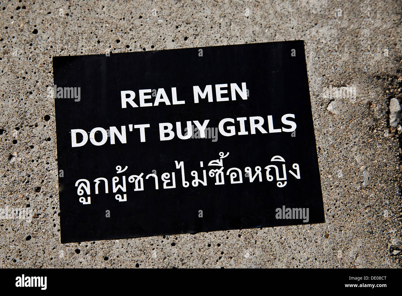 I veri uomini non comprano le ragazze, adesivo contro la prostituzione Foto Stock