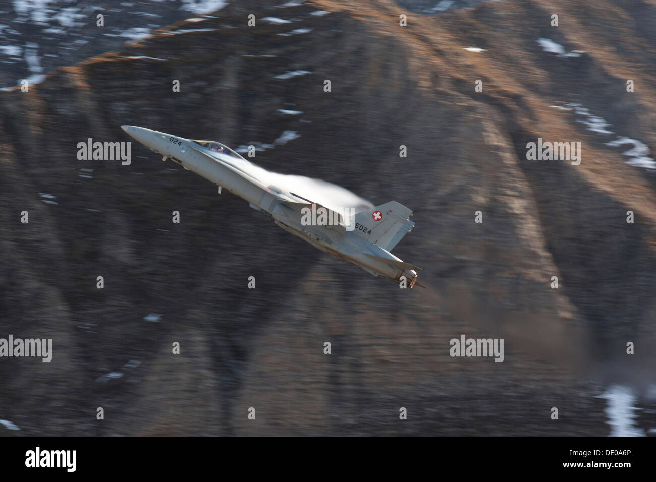 Aria di montagna mostra della Swiss Air Force sul velivolo poligono di tiro con la massima altitudine in Europa, l'Axalp Ebenfluh, Foto Stock