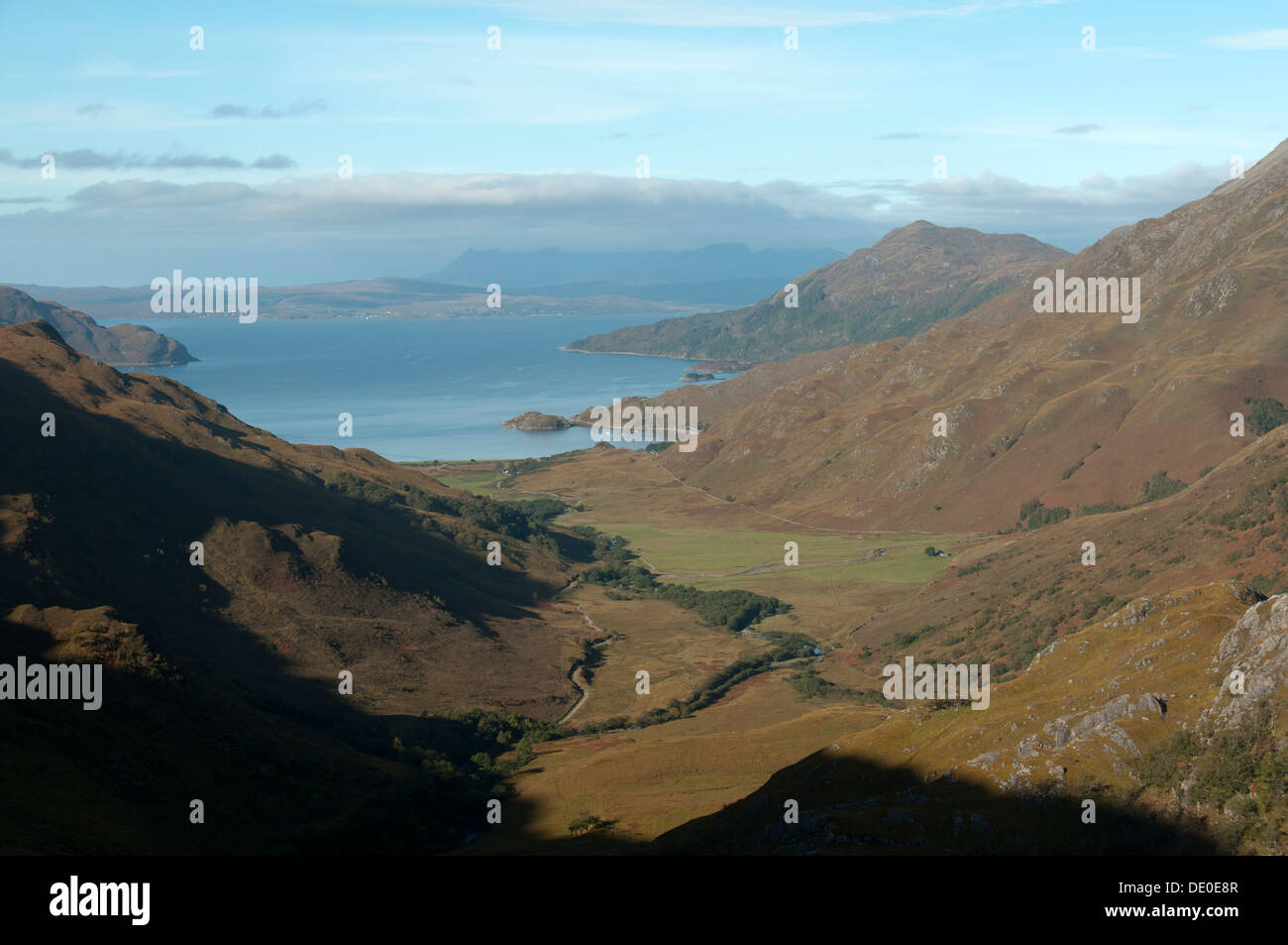 Glen Arnisdale dalla cresta di Druim Fada, vicino Arnisdale sul Loch Hourn, regione delle Highlands, Scotland, Regno Unito Foto Stock