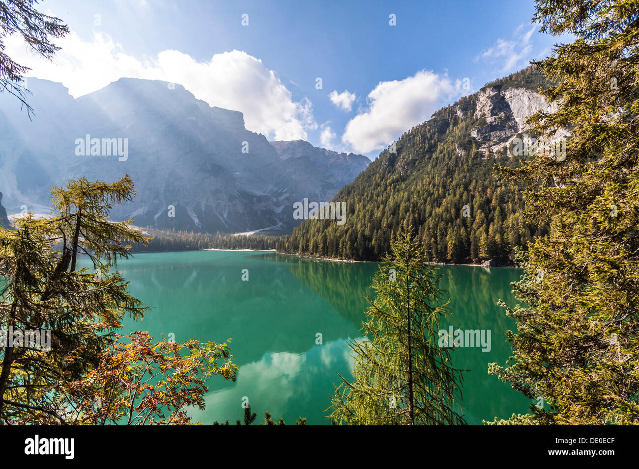 Il lago di Braies, il Lago di Braies, Braies, Braies, Valle di Braies, Dolomiti, provincia di Bolzano, Alto Adige, Italia, Europa Foto Stock