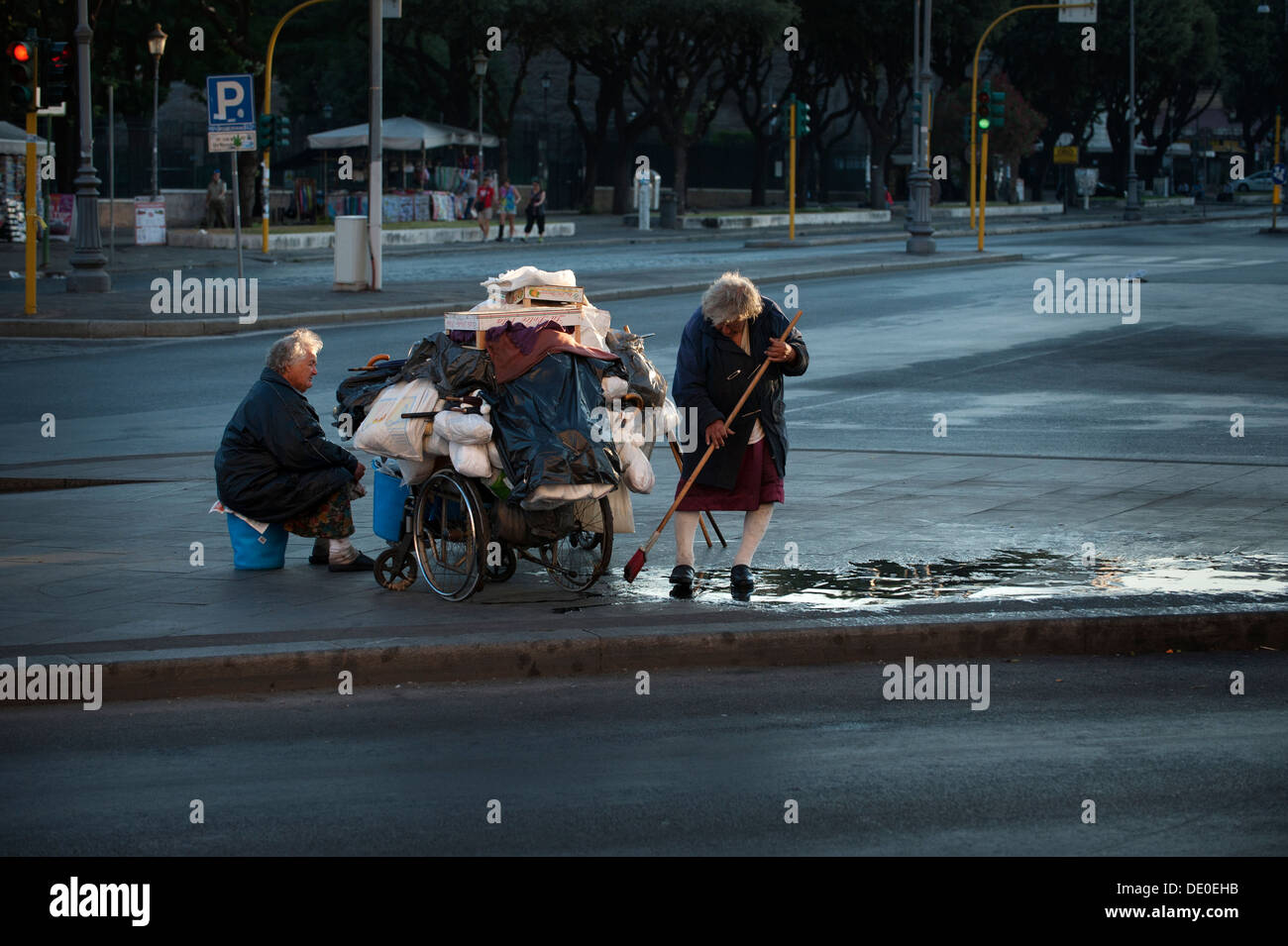Senzatetto per le strade di Roma Foto Stock