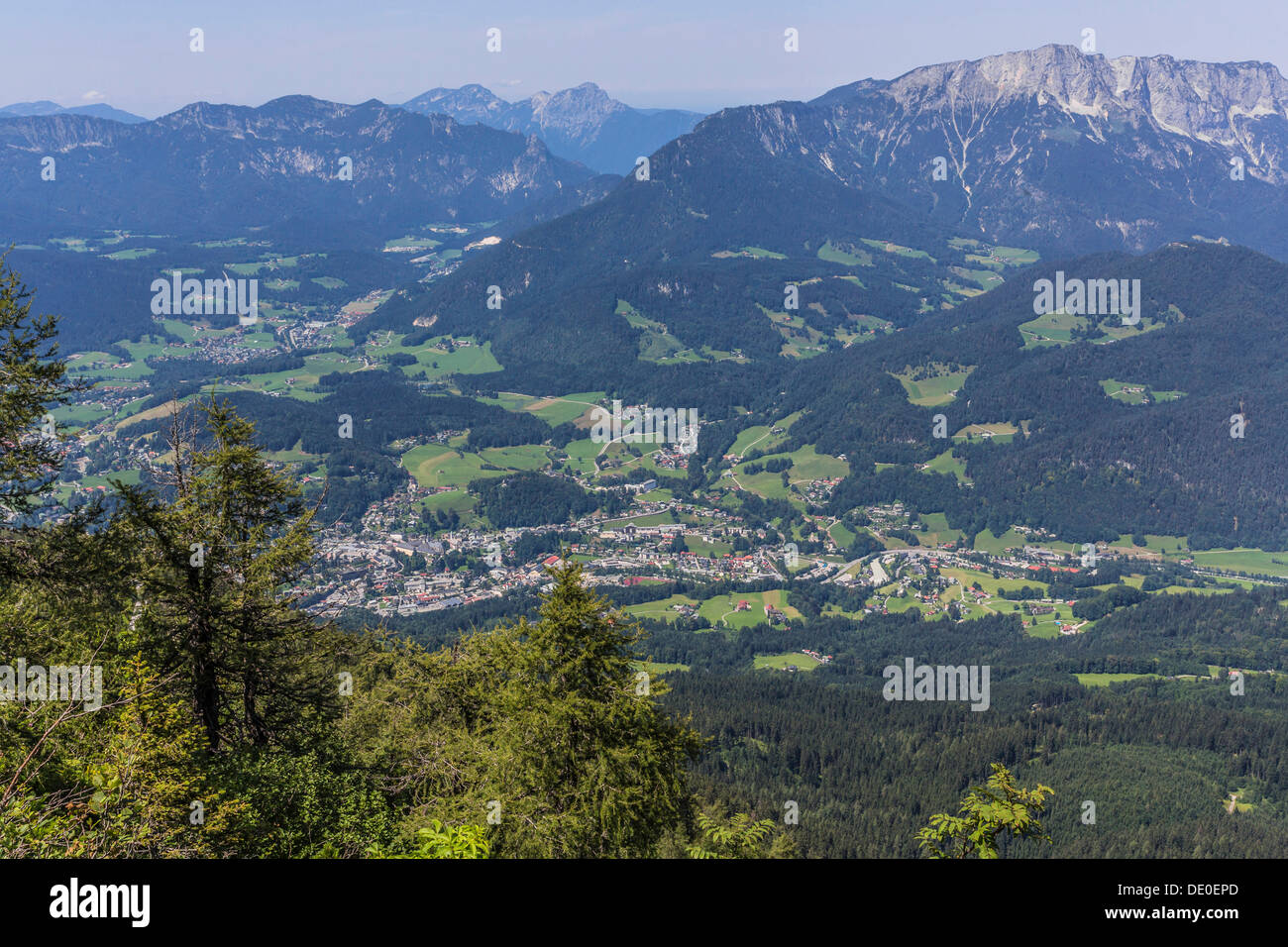 Vista da Kehlsteinhaus, noto come Eagle's Nest, verso Berchtesgaden e le Alpi, Berchtesgadener Land di Baviera Foto Stock