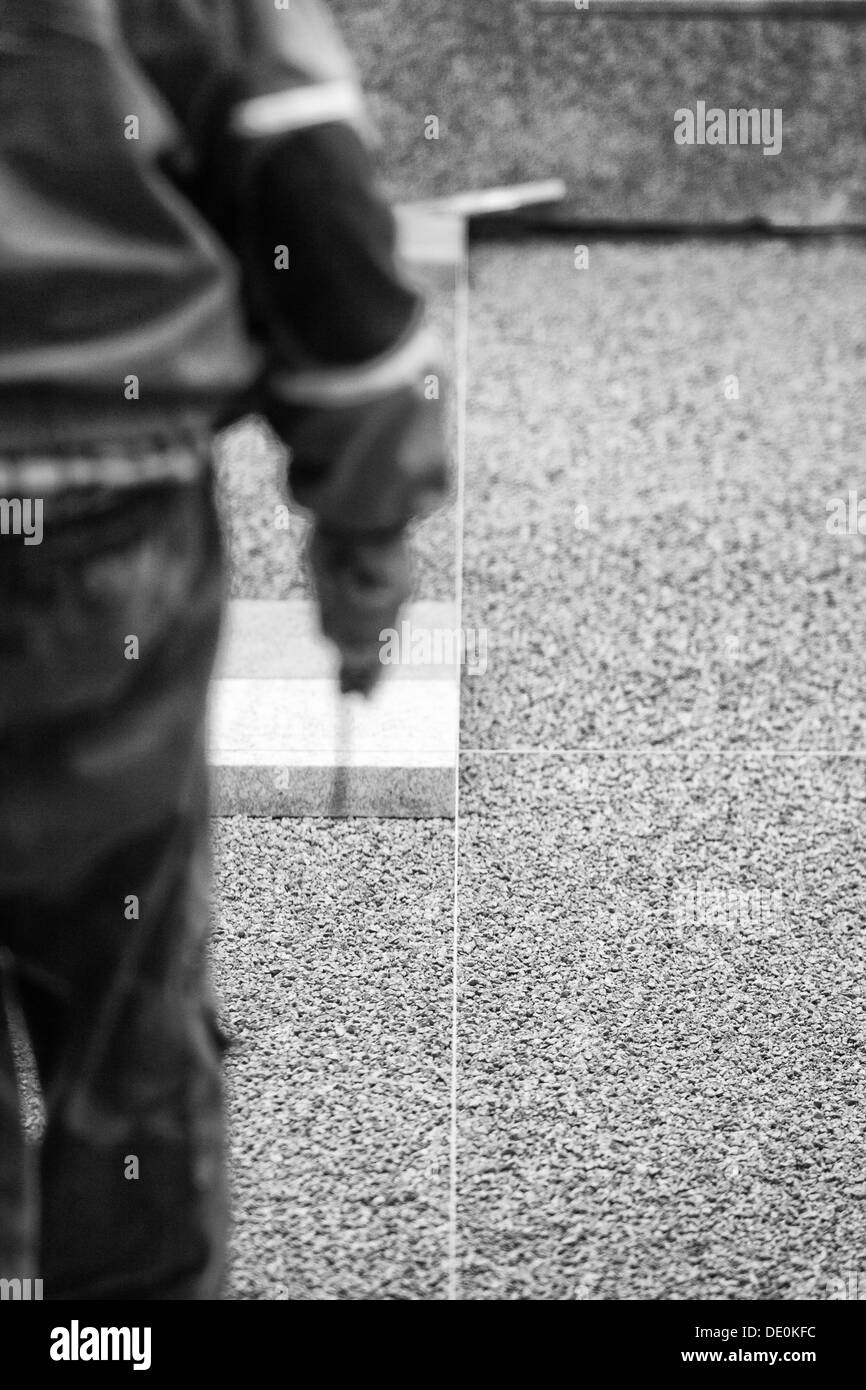 Il lastricatore sulla strada principale avenue Foto Stock