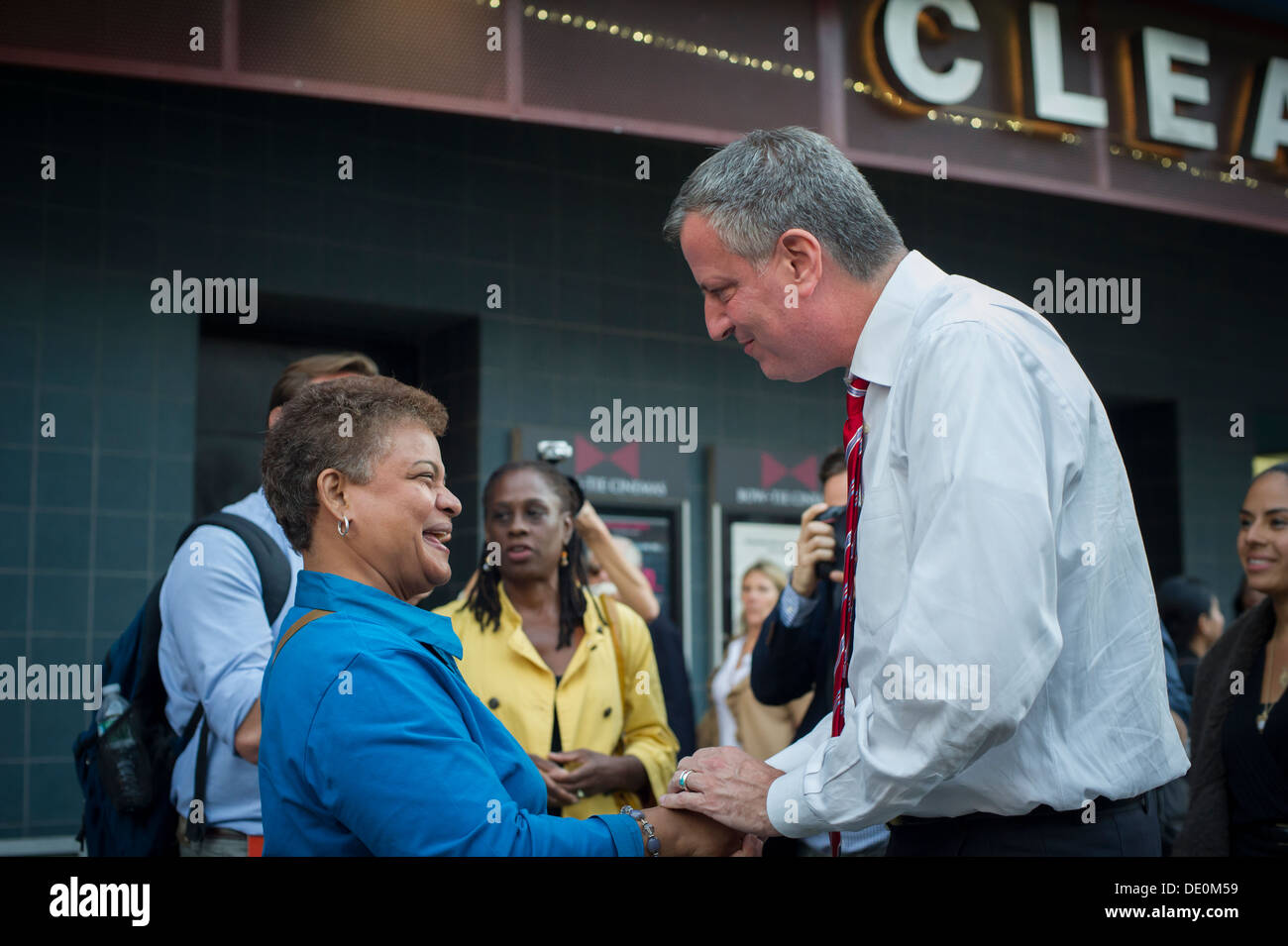 New York Mayoral candidato e pubblico avvocato Bill De Blasio fa un 'Meet e saluto l' evento della campagna Foto Stock