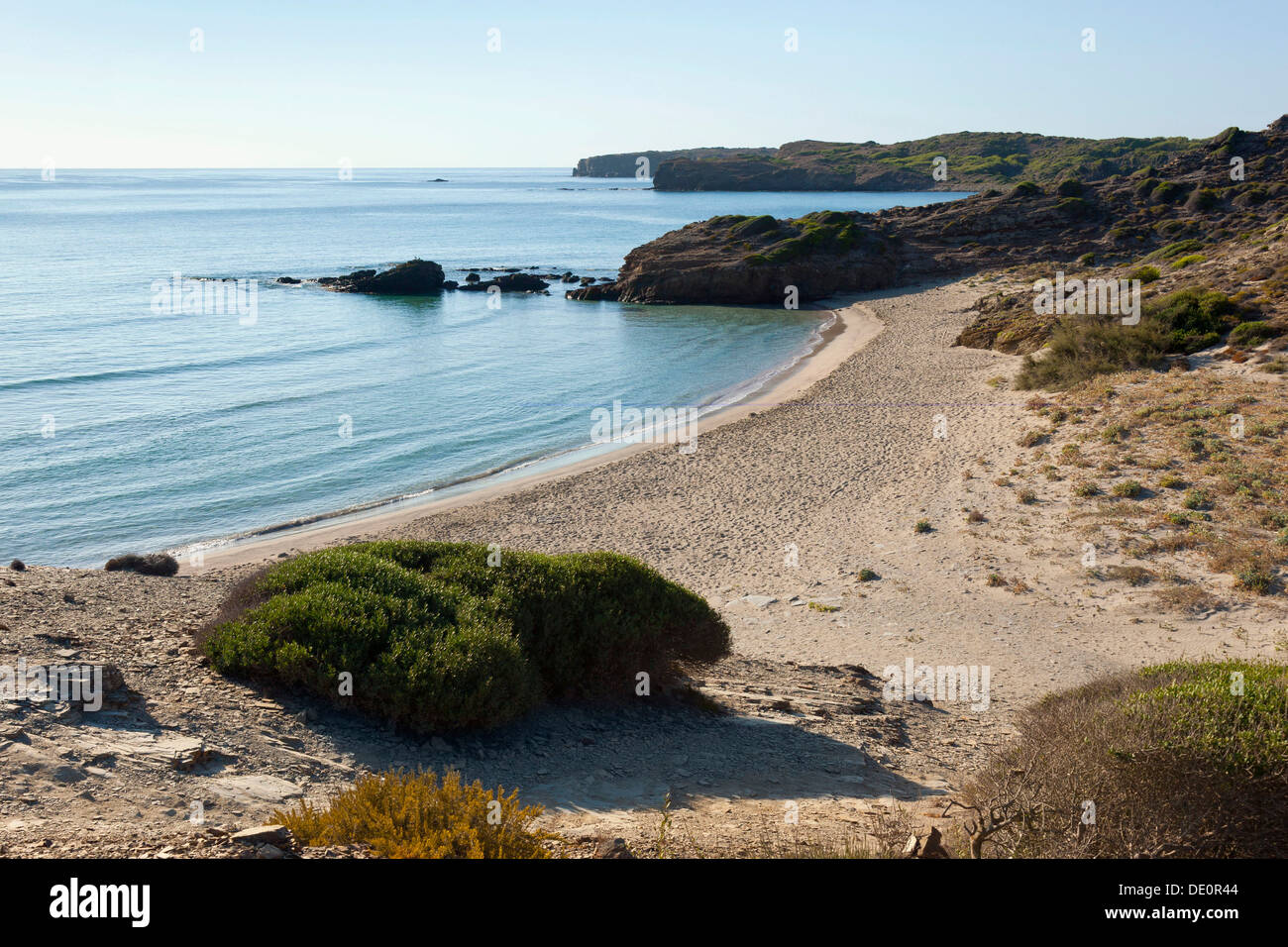 La incontaminata baia di Cala Presili, nordest, Minorca isole Baleari, Spagna, Europa meridionale, Europa Foto Stock