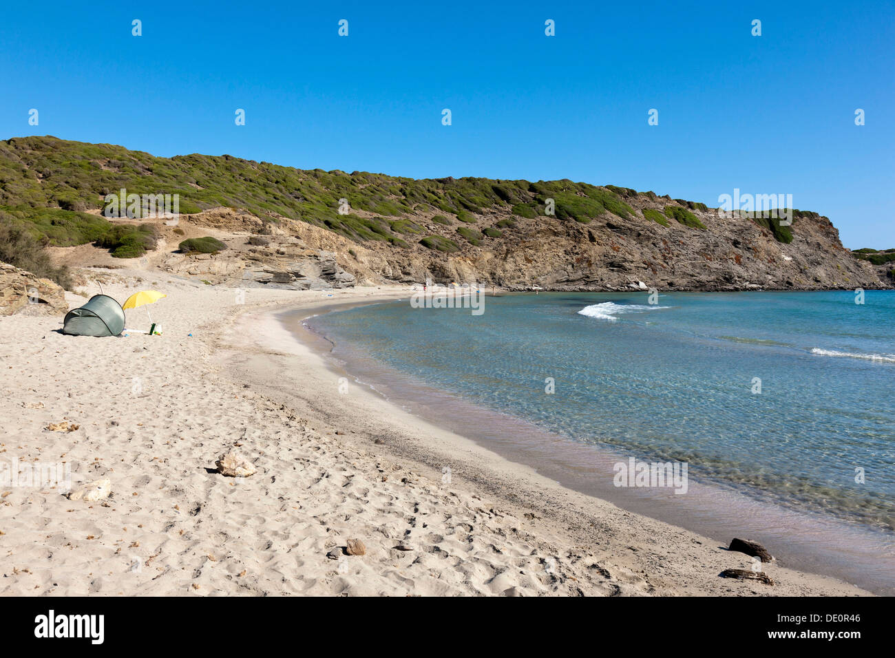 La incontaminata baia di Cala Presili, nordest, Minorca isole Baleari, Spagna, Europa meridionale, Europa Foto Stock