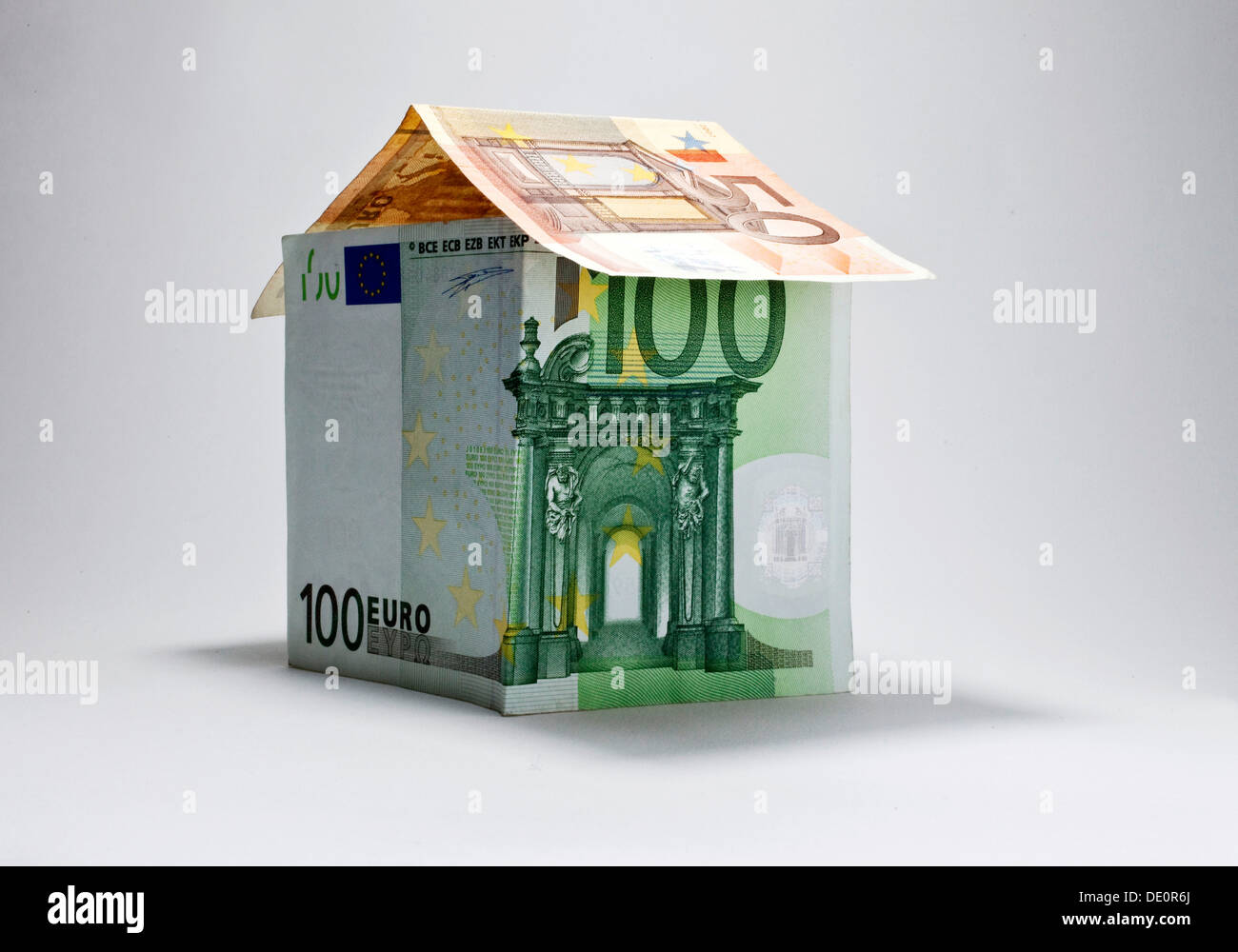 Casa fatta di banconote, immagine simbolica Foto Stock