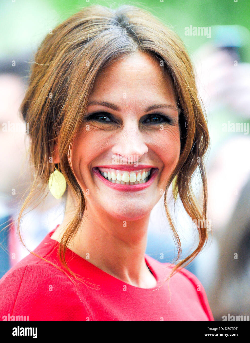 Toronto, Ontario, Canada. 9 Sep, 2013. L'attrice Julia Roberts arriva al 'agosto: Osage County' Premiere durante il 2013 Toronto International Film Festival a TIFF Bell Lightbox il 9 settembre 2013 a Toronto in Canada. Credito: Igor Vidyashev/ZUMAPRESS.com/Alamy Live News Foto Stock