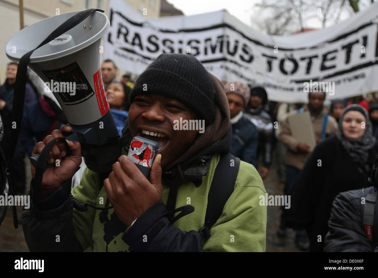 Manifestazione commemorativa per il 8° anniversario della morte di Oury Jalloh, un rifugiato dalla Sierra Leone morto in cooperazione di polizia Foto Stock