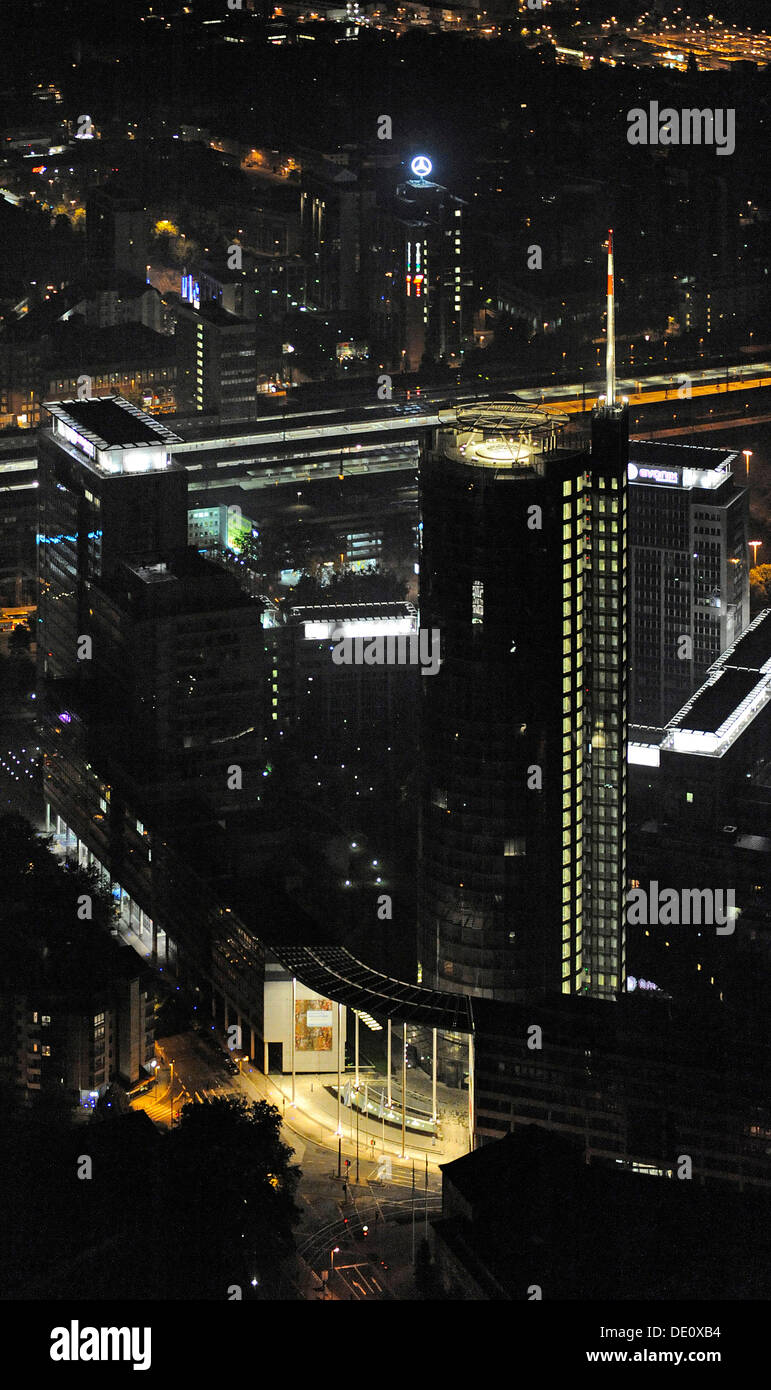 Foto aerea, RWE Turm azienda Evonik City Sued grattacielo, Essen, Extraschicht 2009 festival culturali, volo notturno, Ruhrgebiet area Foto Stock