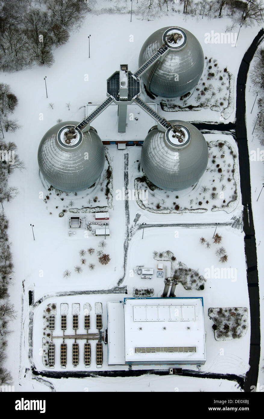 Foto aerea, Emscher impianto di depurazione delle acque reflue, neve, Duisburg, Ruhr, Renania settentrionale-Vestfalia Foto Stock