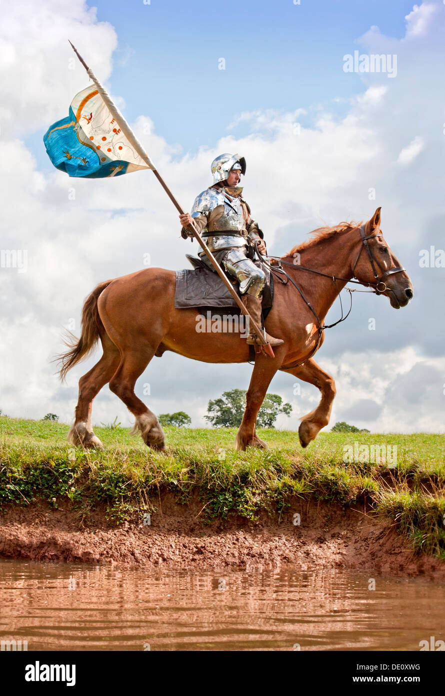 Il 'Berkeley Skirmish' reinactments medievale a Berkeley Castle vicino a Gloucester dove il cinquecentesimo anniversario della battaglia di Fl Foto Stock